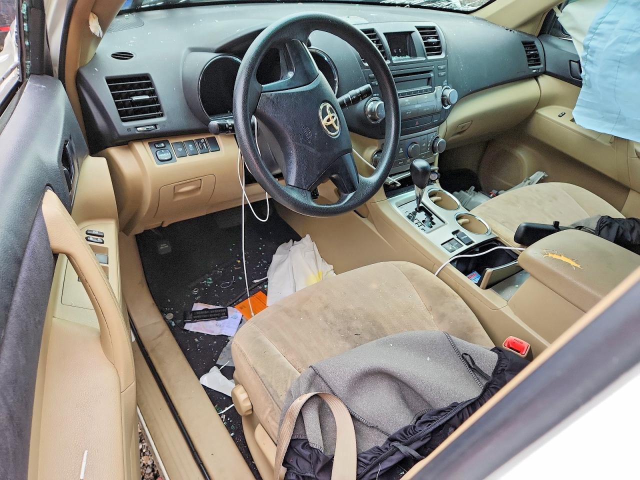 2011 Toyota Highlander Base White vin: 5TDBK3EH6BS046516