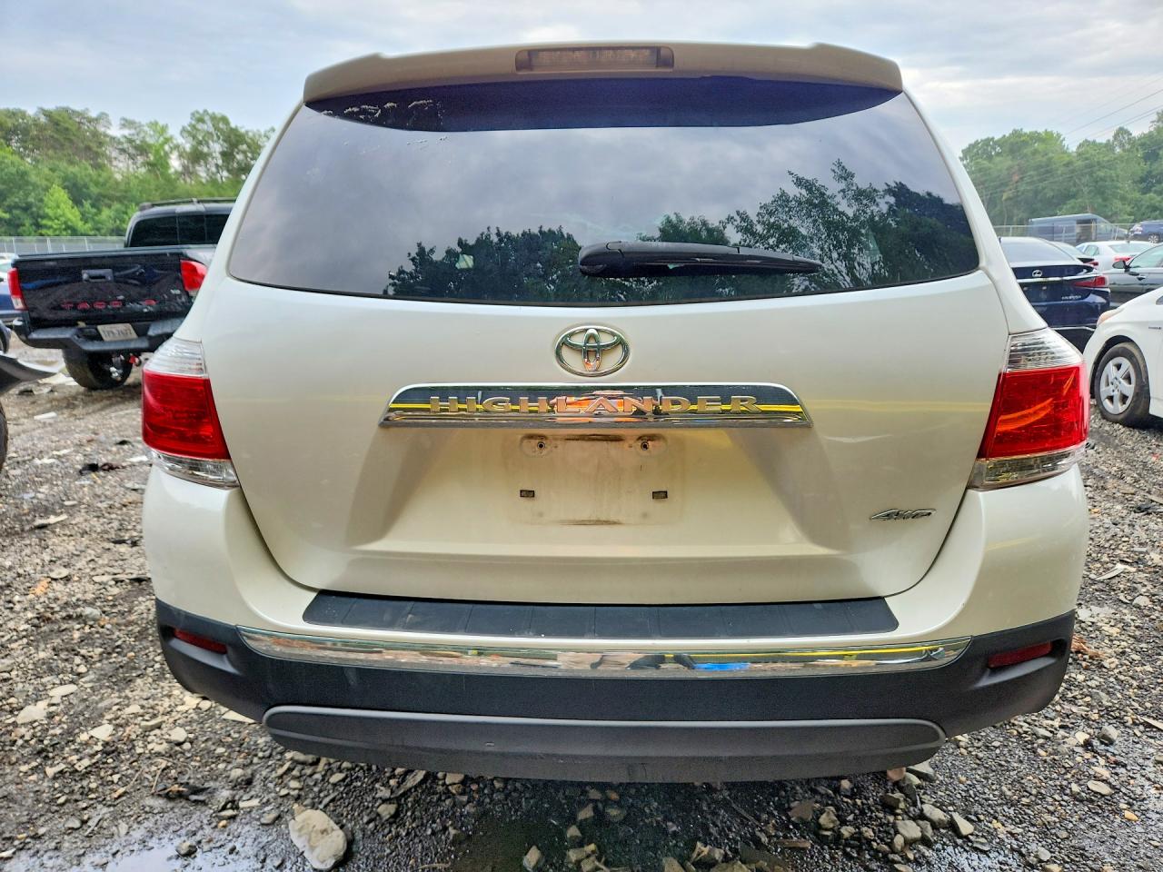 2011 Toyota Highlander Base White vin: 5TDBK3EH6BS046516