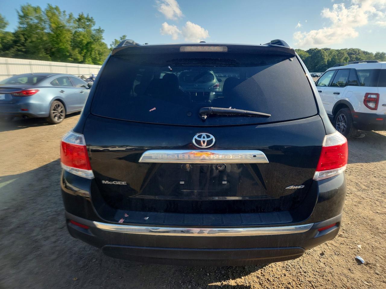 2012 Toyota Highlander Base Black vin: 5TDBK3EH6CS102472
