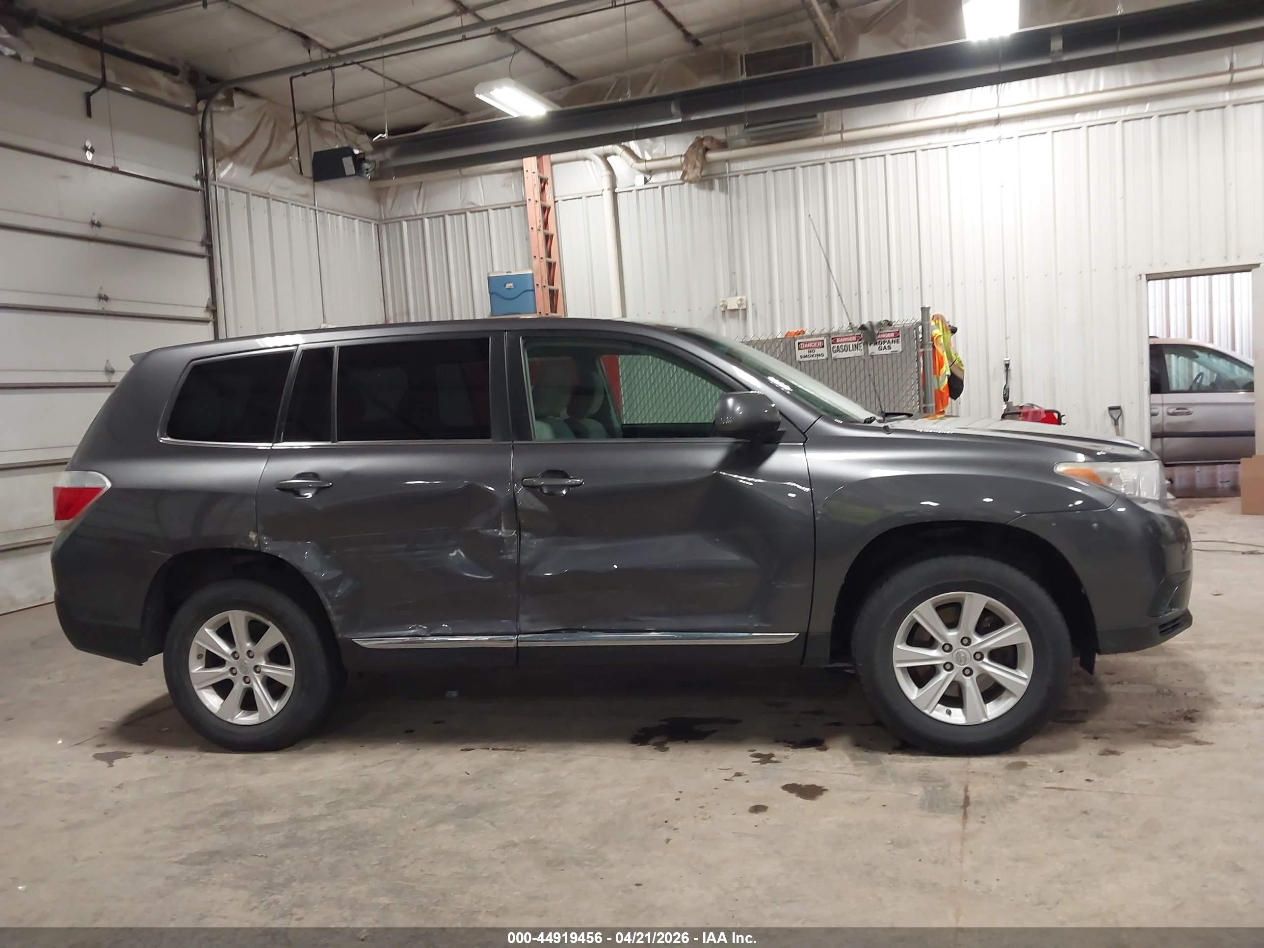 2012 Toyota Highlander Base V6 Gray vin: 5TDBK3EH6CS115741