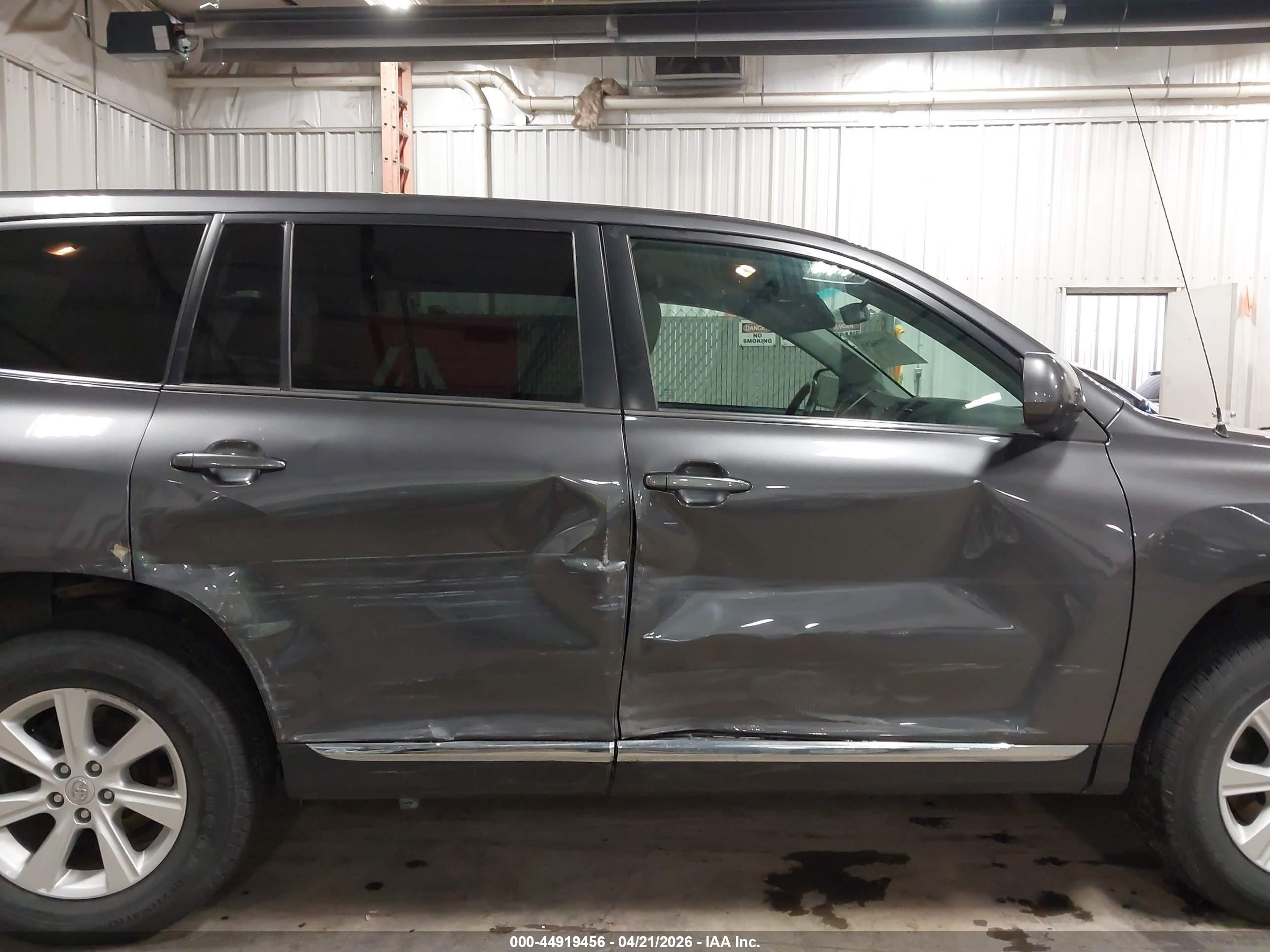 2012 Toyota Highlander Base V6 Gray vin: 5TDBK3EH6CS115741