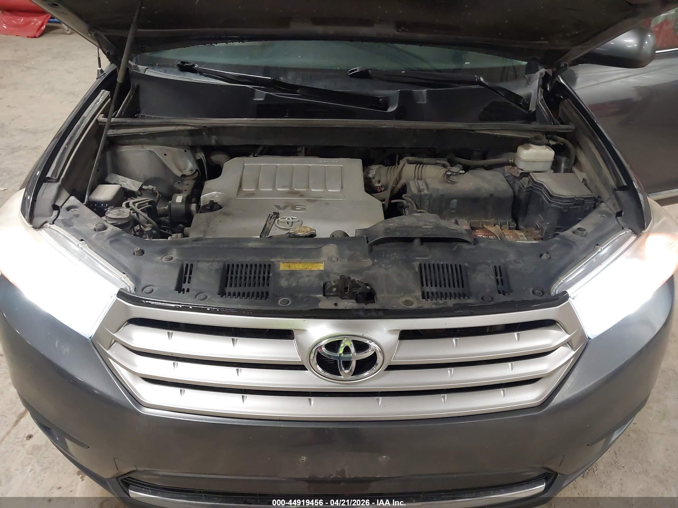 2012 Toyota Highlander Base V6 Gray vin: 5TDBK3EH6CS115741