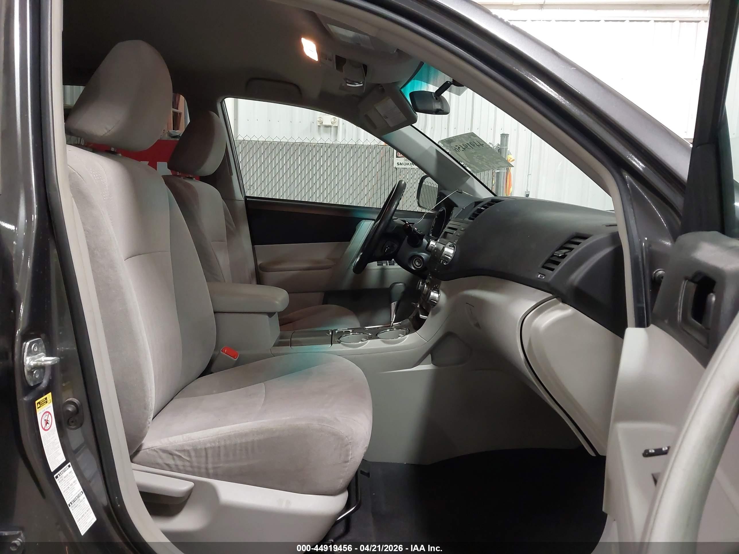 2012 Toyota Highlander Base V6 Gray vin: 5TDBK3EH6CS115741