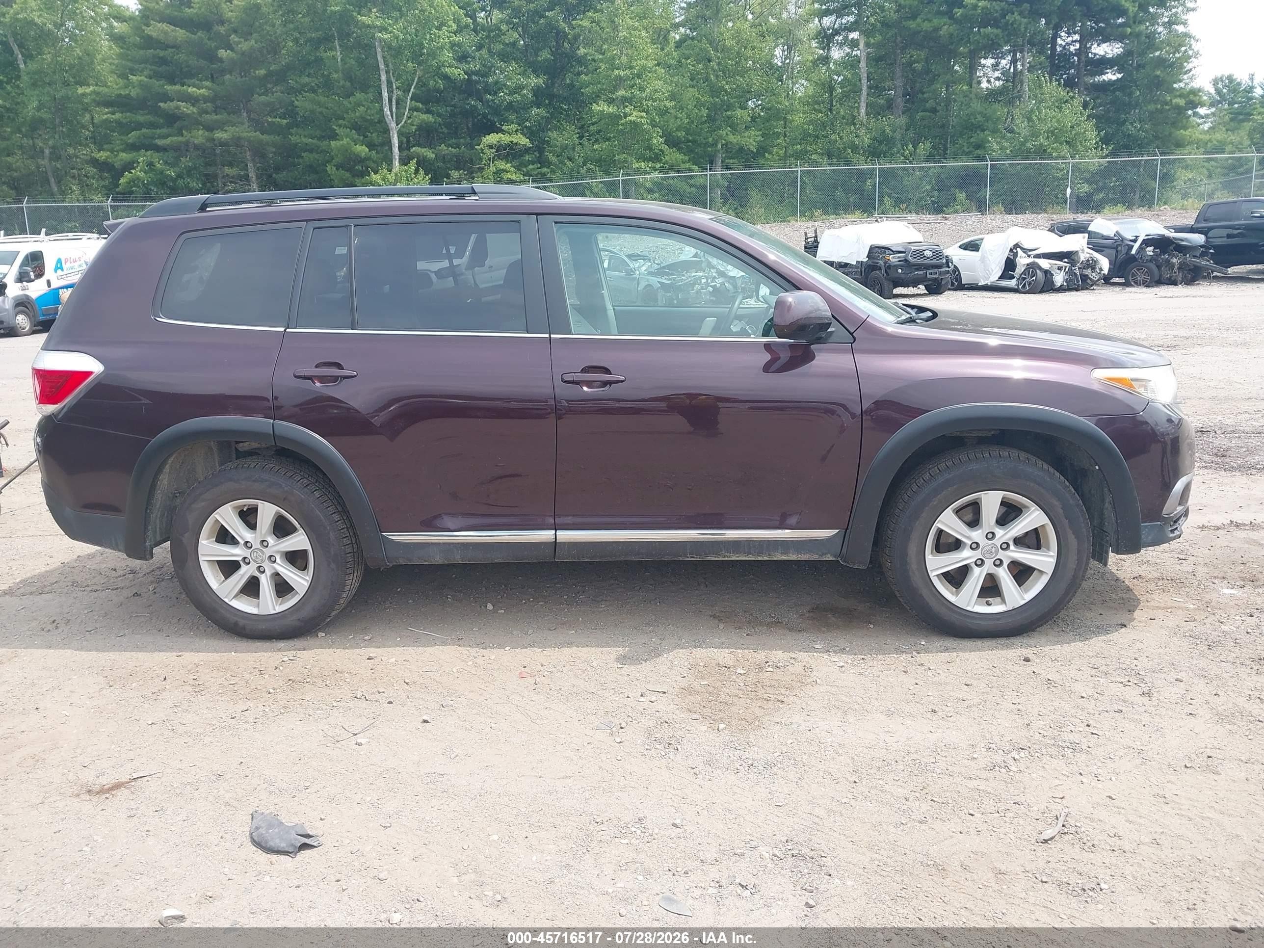 2012 Toyota Highlander Base V6 Maroon vin: 5TDBK3EH6CS119885