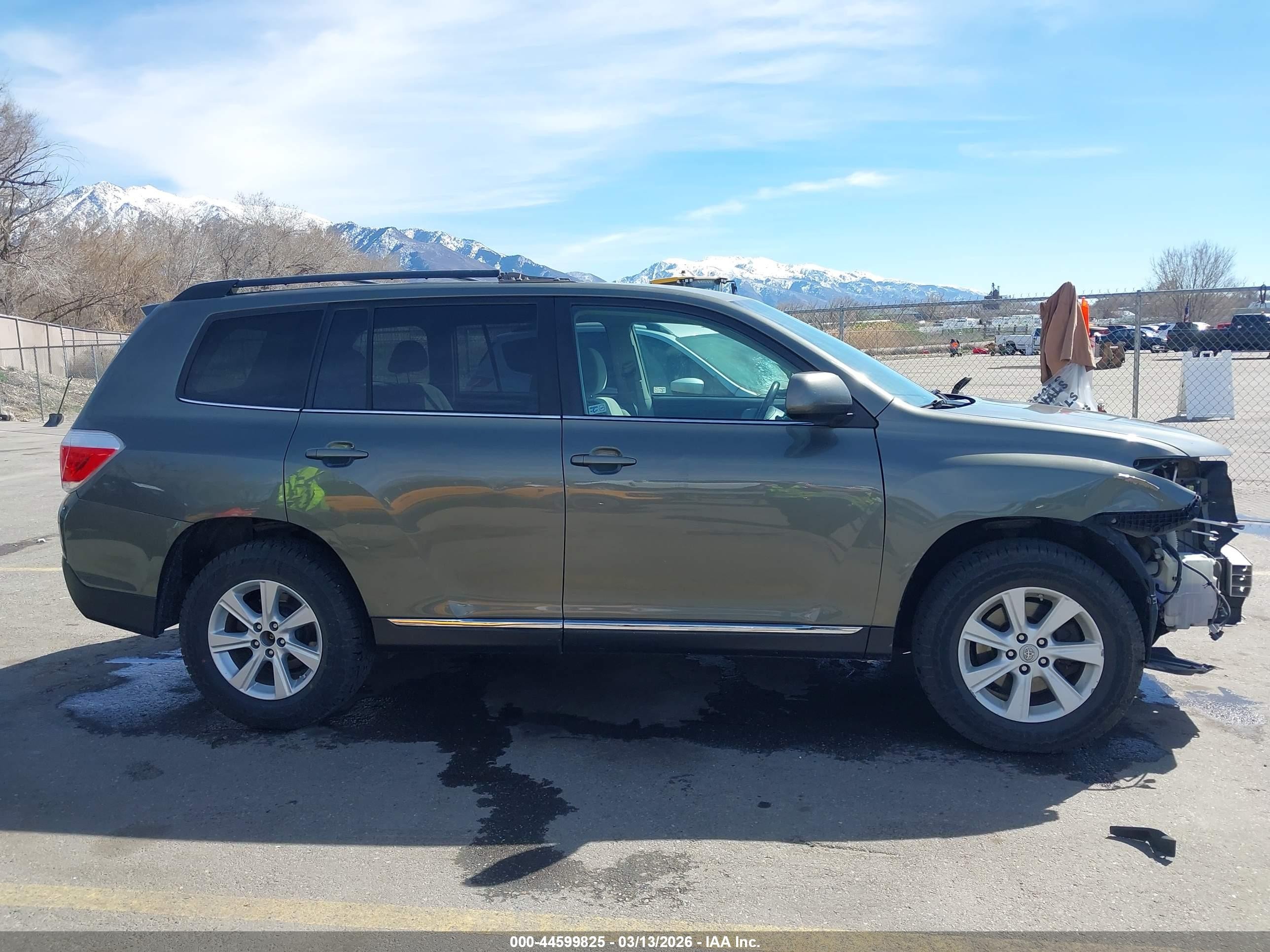 2012 Toyota Highlander Base V6 Gray vin: 5TDBK3EH6CS150490