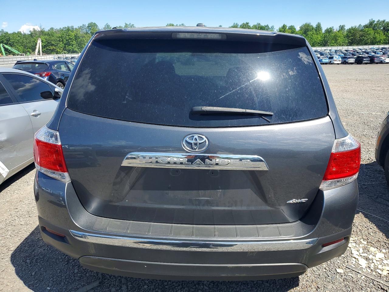 2012 Toyota Highlander Base Gray vin: 5TDBK3EH6CS166690
