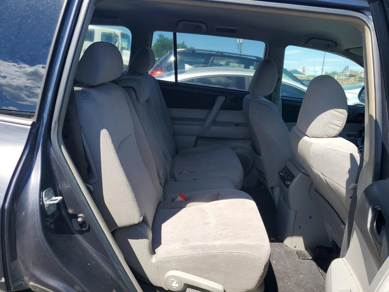 2012 Toyota Highlander Base Gray vin: 5TDBK3EH6CS166690