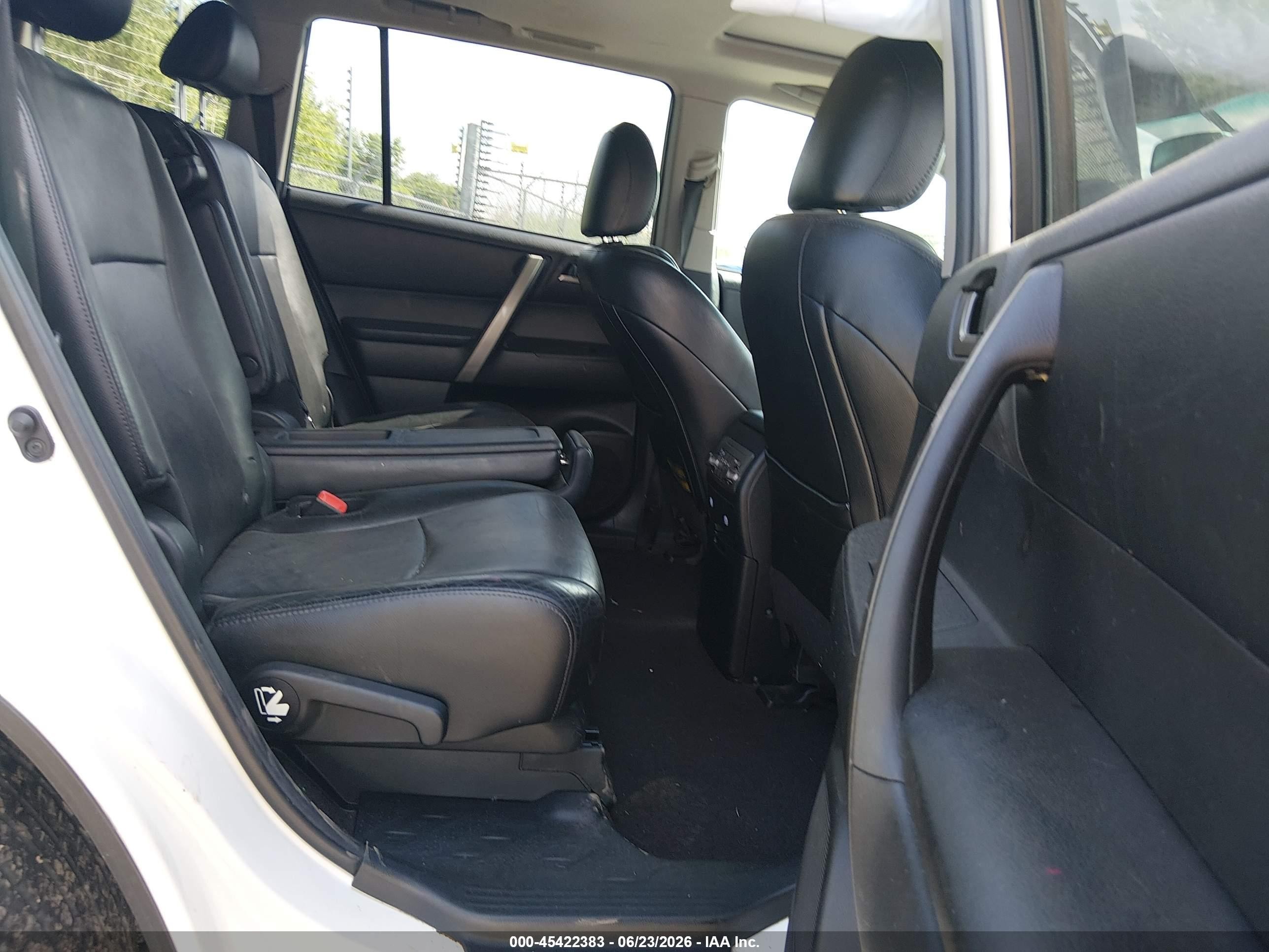 2012 Toyota Highlander Se V6 White vin: 5TDBK3EH6CS174921