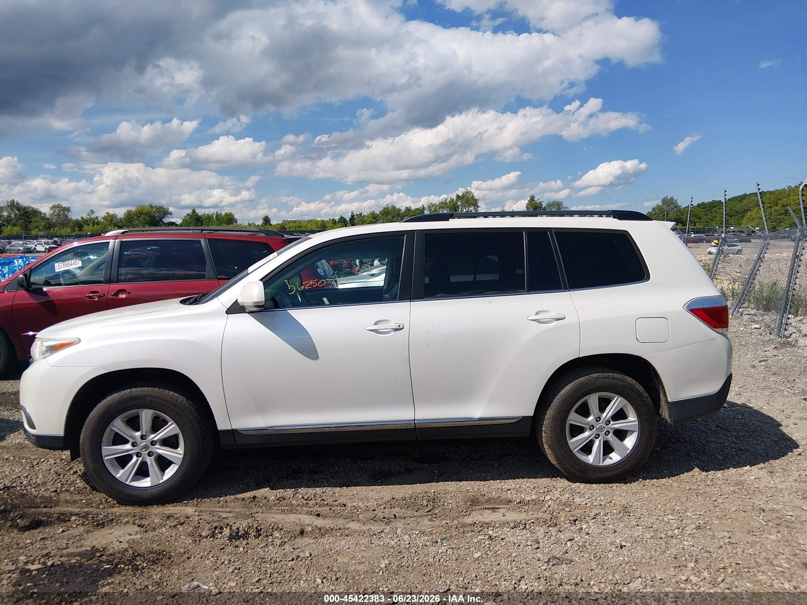 2012 Toyota Highlander Se V6 White vin: 5TDBK3EH6CS174921