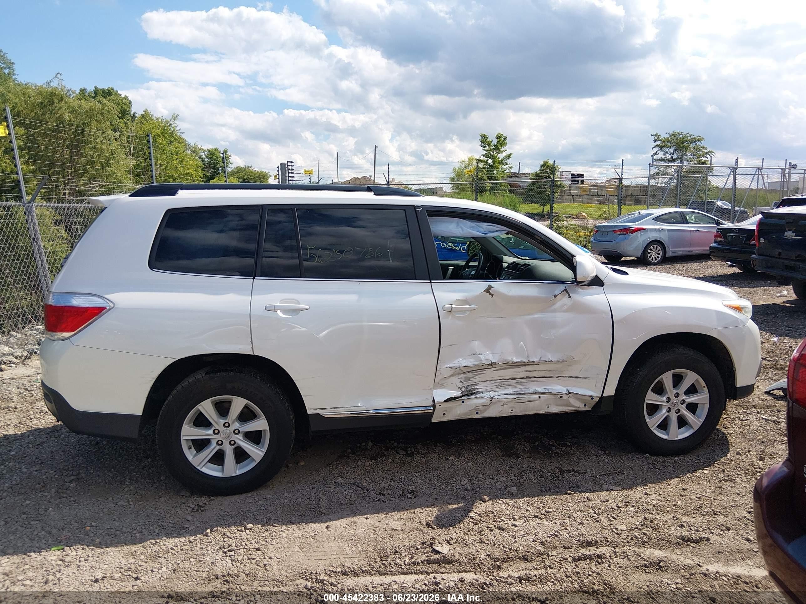 2012 Toyota Highlander Se V6 White vin: 5TDBK3EH6CS174921