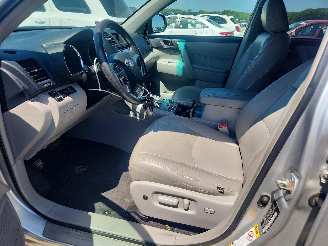 2013 Toyota Highlander Plus Silver vin: 5TDBK3EH6DS196418