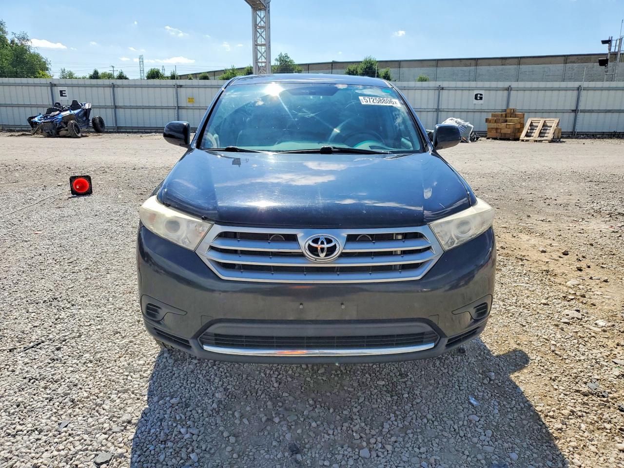 2013 Toyota Highlander Base Черный vin: 5TDBK3EH6DS218658