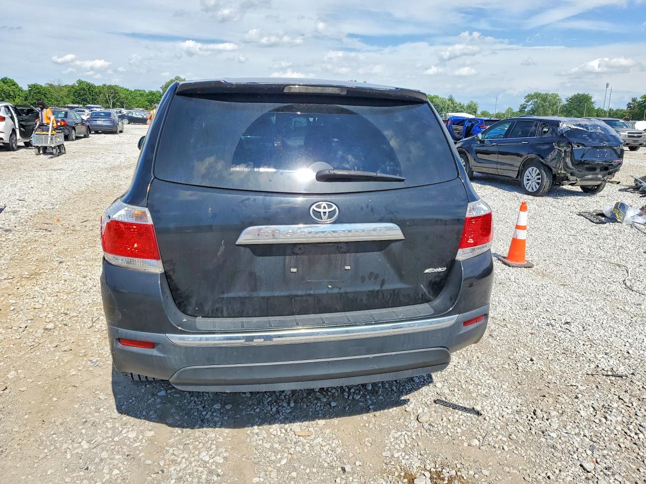 2013 Toyota Highlander Base Черный vin: 5TDBK3EH6DS218658