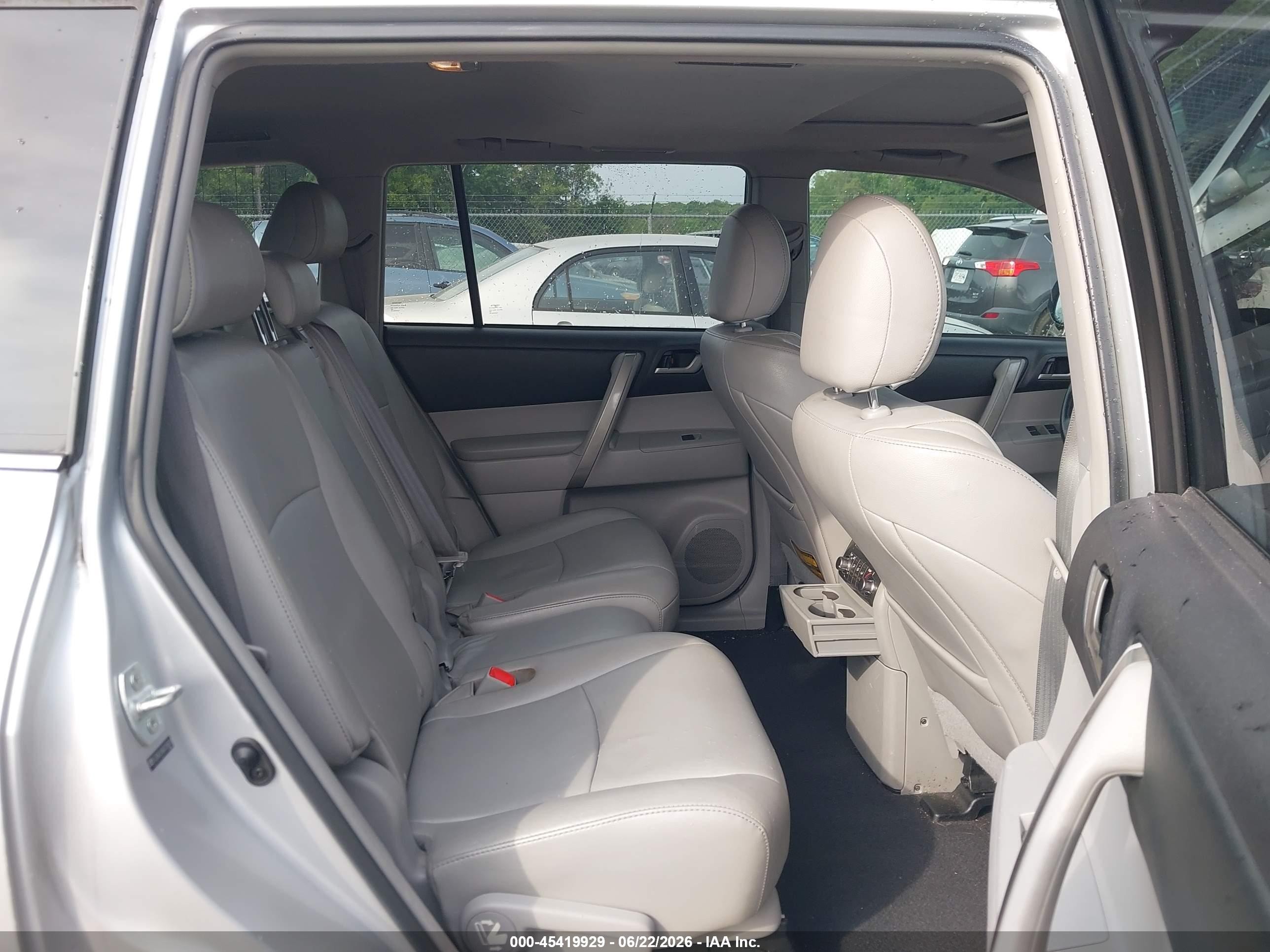 2013 Toyota Highlander Se V6 Silver vin: 5TDBK3EH6DS256830