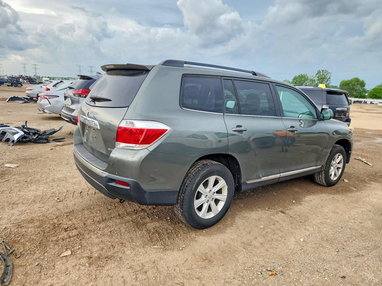 2013 Toyota Highlander Plus Green vin: 5TDBK3EH6DS258917