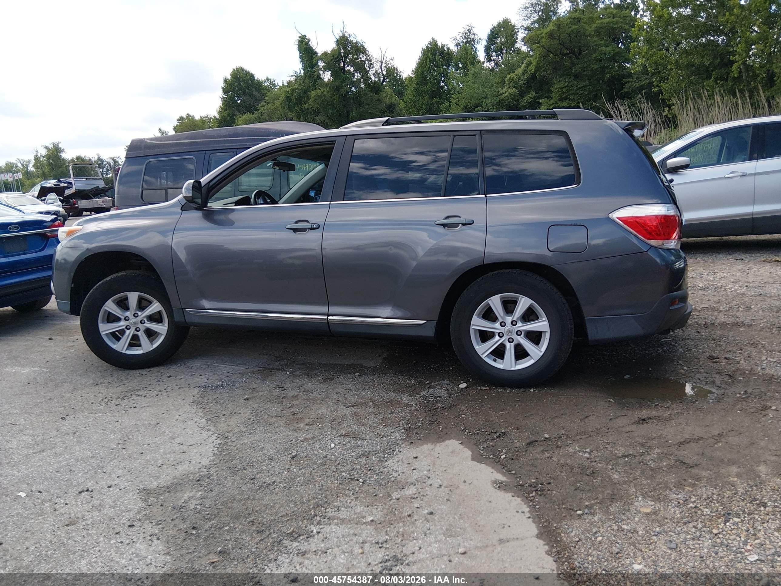 2013 Toyota Highlander Base Plus V6 Gray vin: 5TDBK3EH6DS262269
