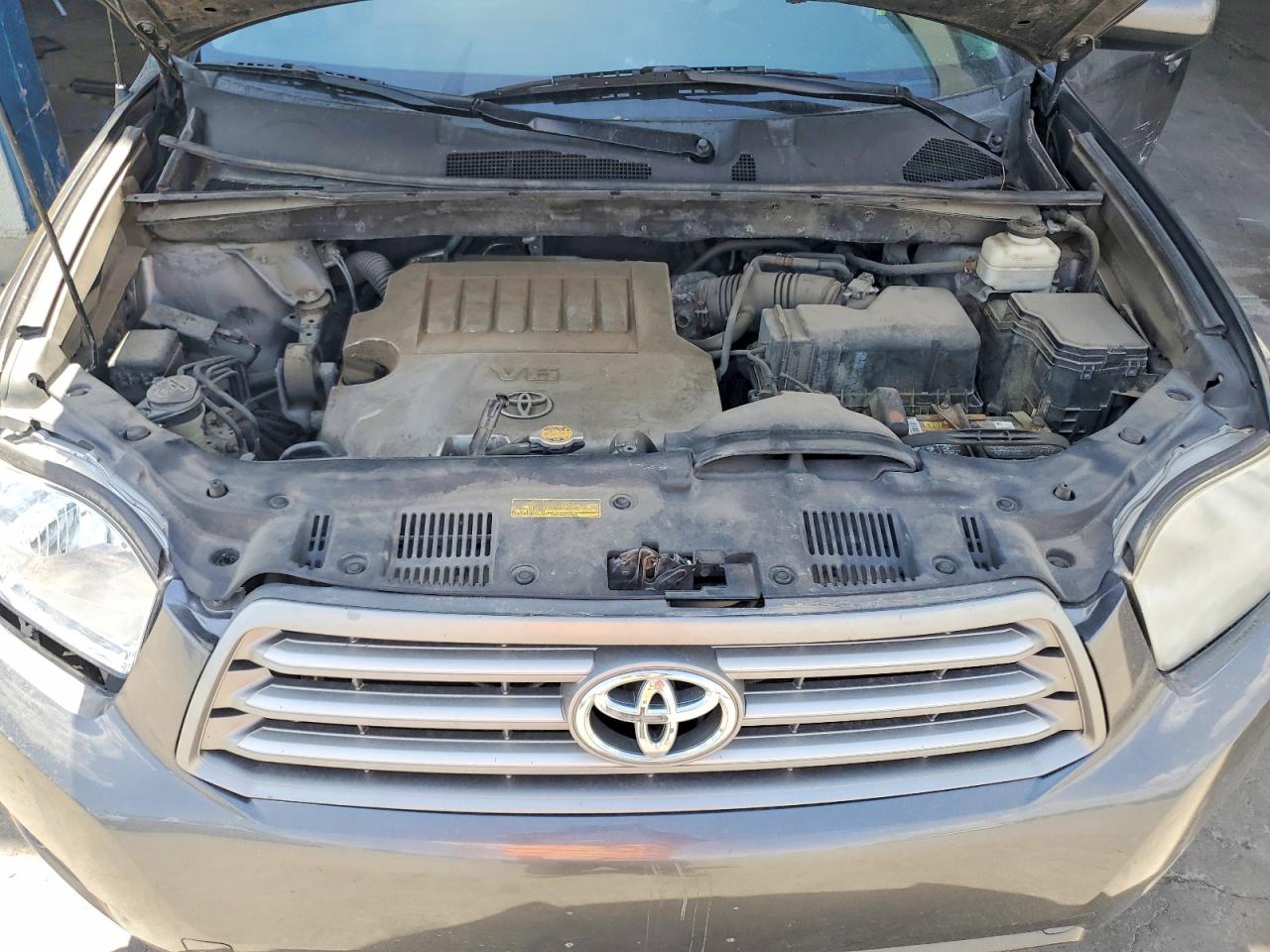 2010 Toyota Highlander Base Gray vin: 5TDBK3EH7AS007366