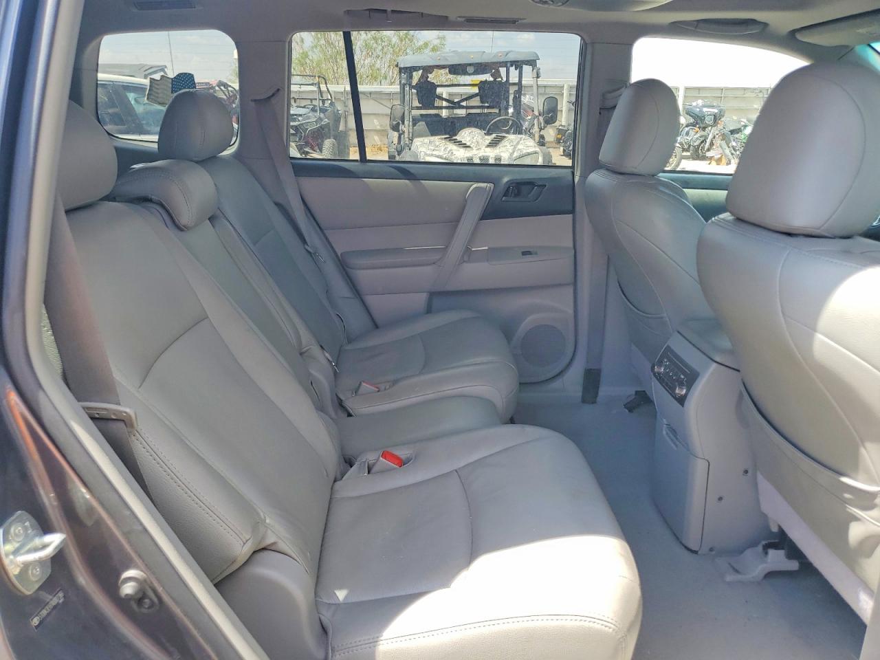 2010 Toyota Highlander Base Gray vin: 5TDBK3EH7AS007366