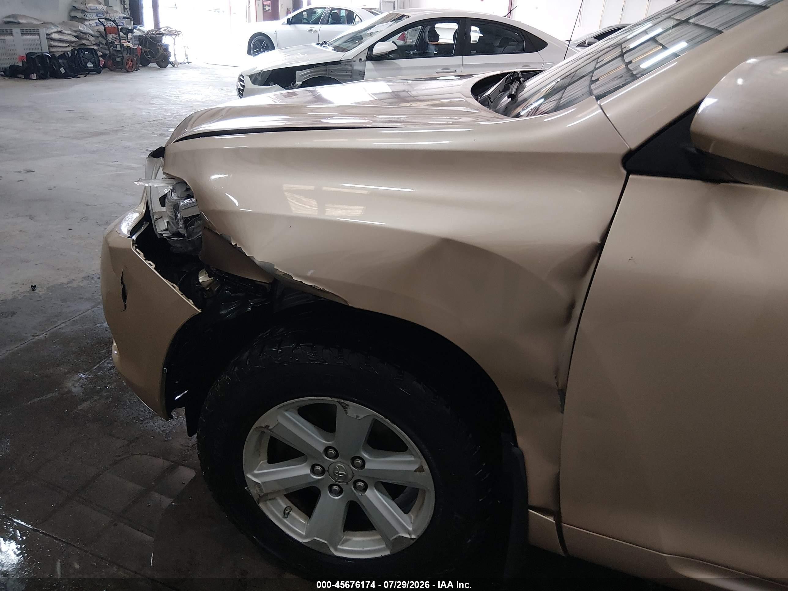 2010 Toyota Highlander Base V6 Бежевый vin: 5TDBK3EH7AS007691