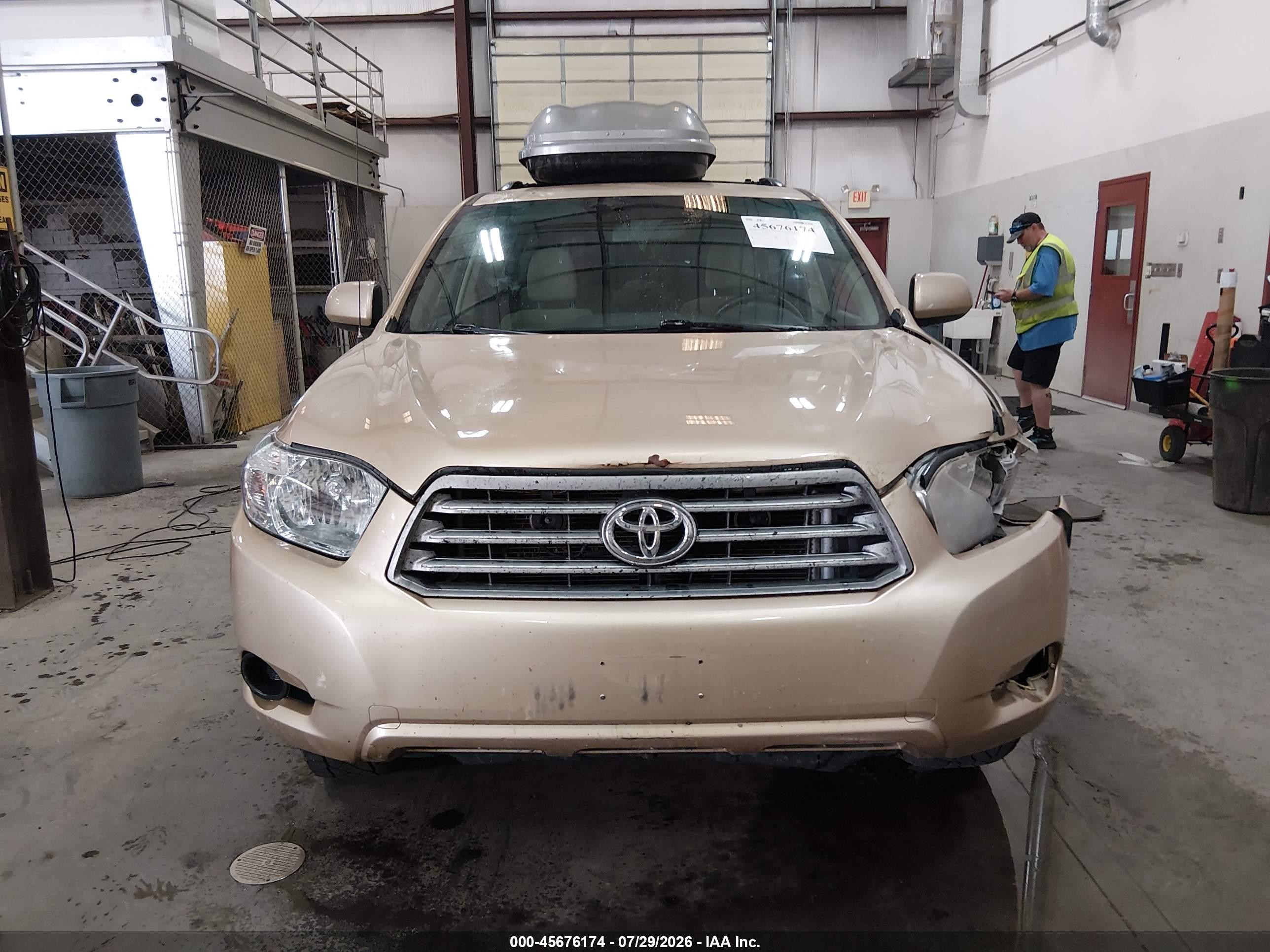2010 Toyota Highlander Base V6 Бежевый vin: 5TDBK3EH7AS007691