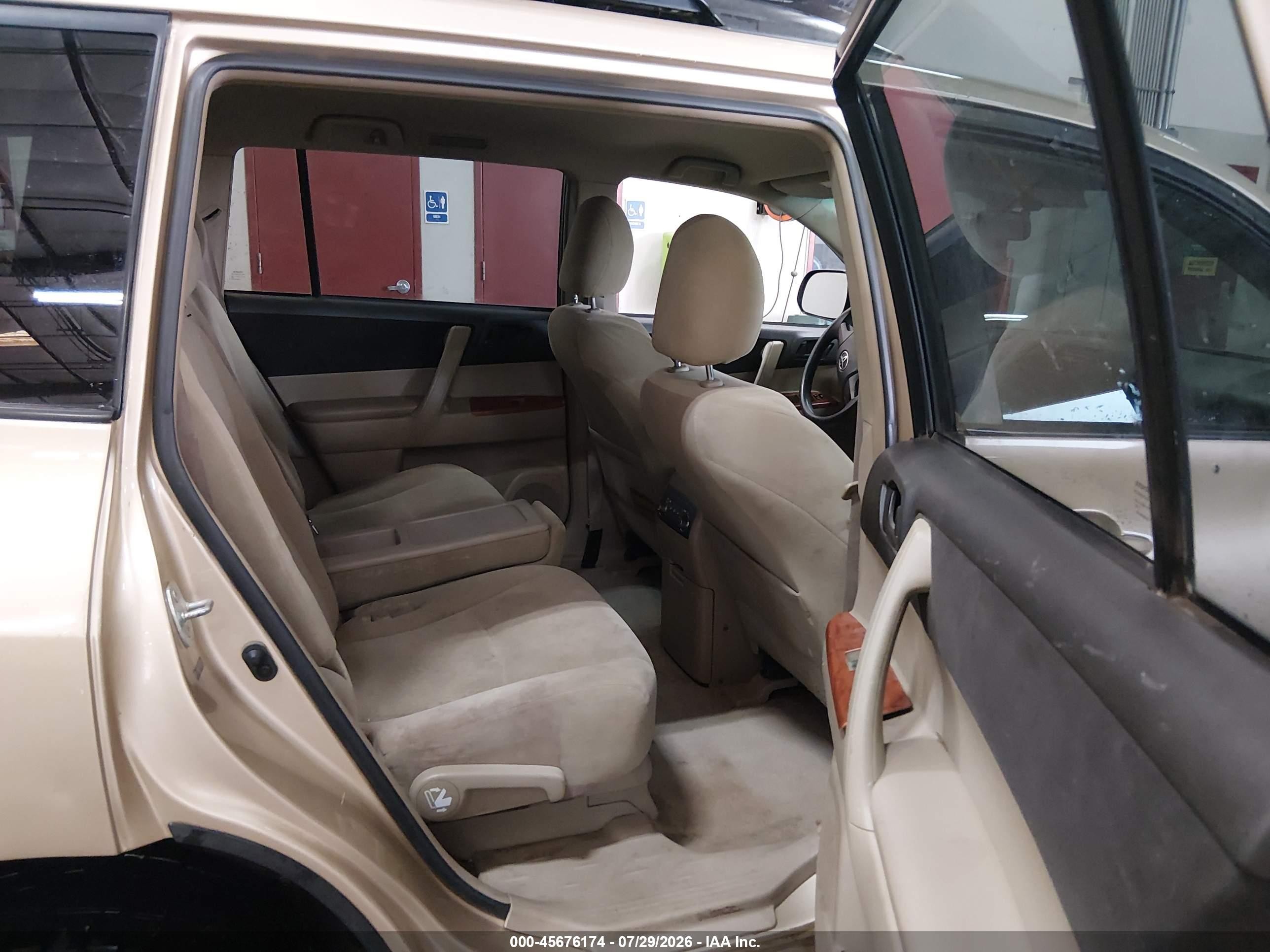 2010 Toyota Highlander Base V6 Бежевый vin: 5TDBK3EH7AS007691