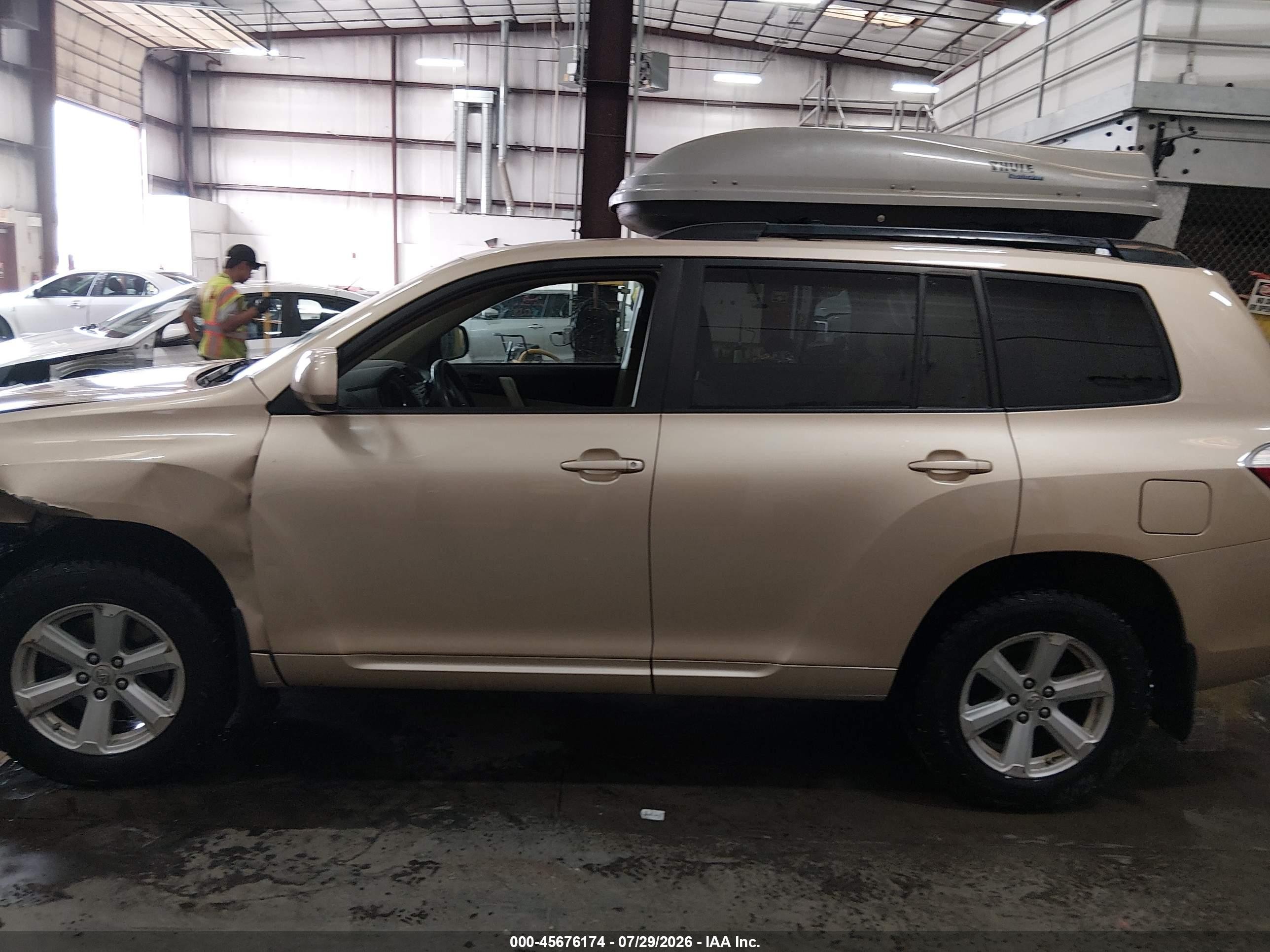 2010 Toyota Highlander Base V6 Бежевый vin: 5TDBK3EH7AS007691