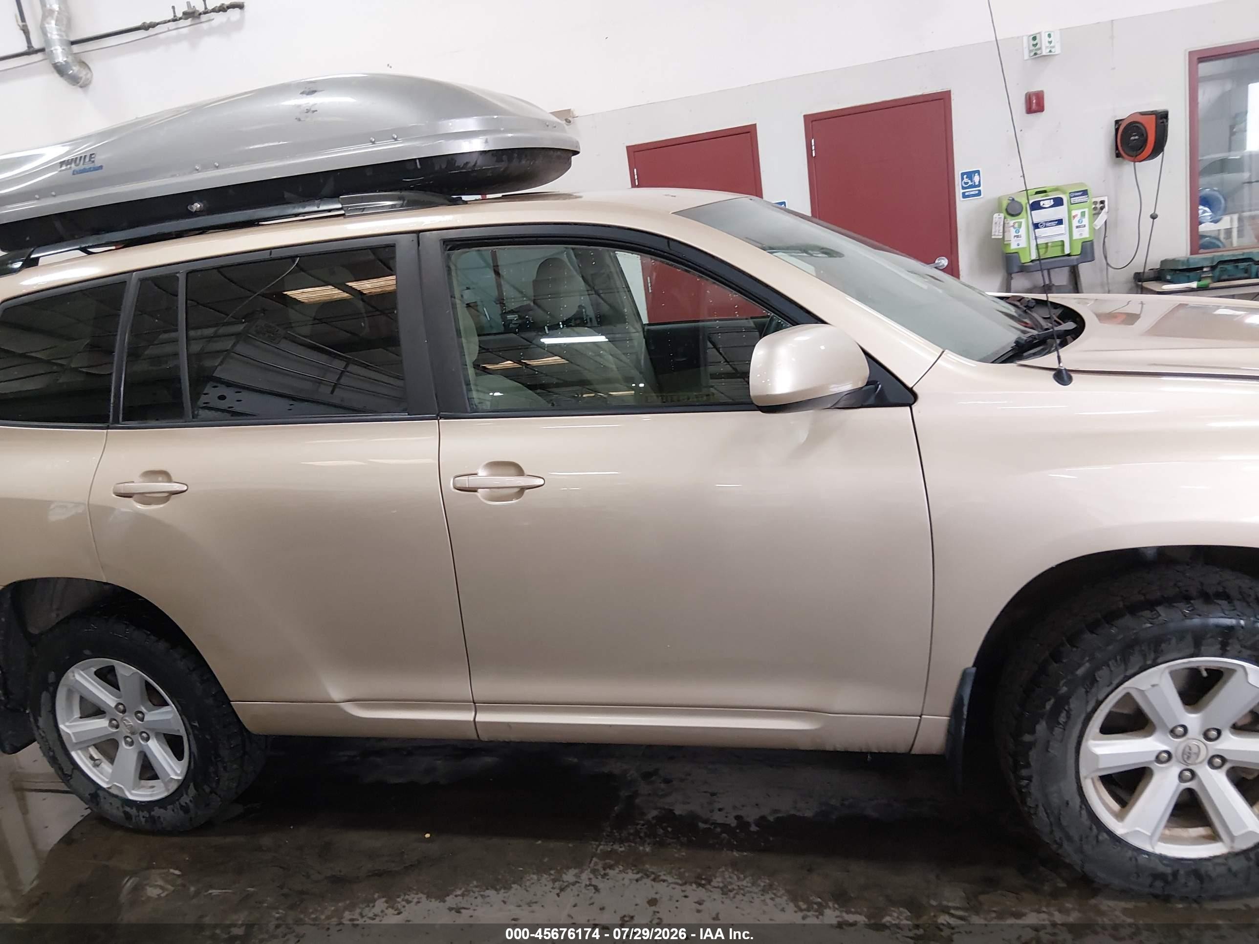 2010 Toyota Highlander Base V6 Бежевый vin: 5TDBK3EH7AS007691