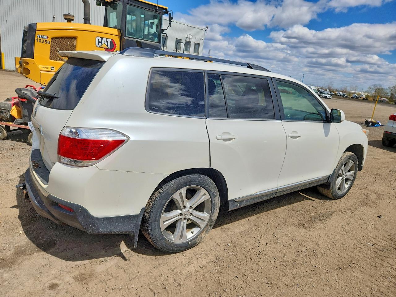 2011 Toyota Highlander Base White vin: 5TDBK3EH7BS042183