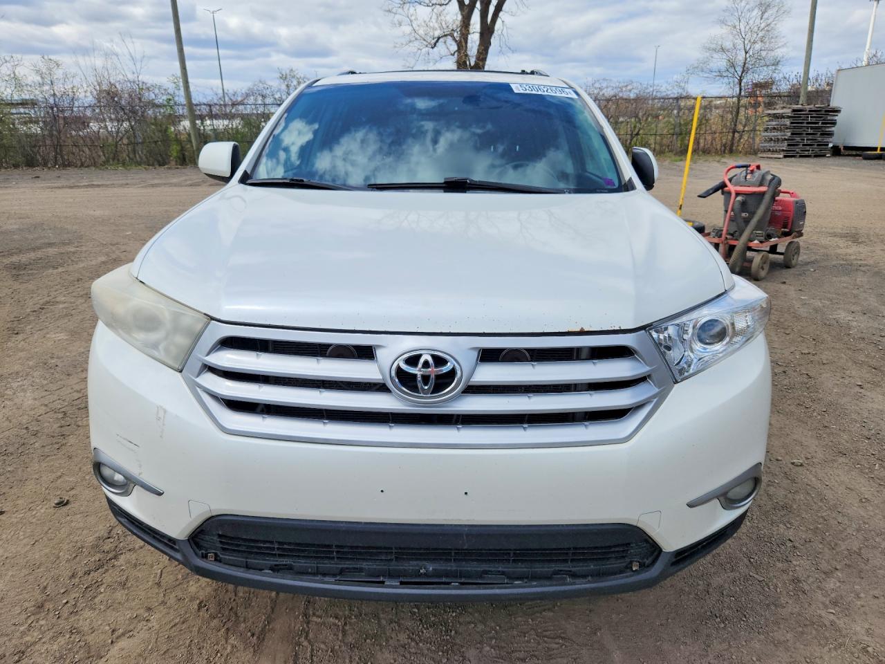 2011 Toyota Highlander Base White vin: 5TDBK3EH7BS042183