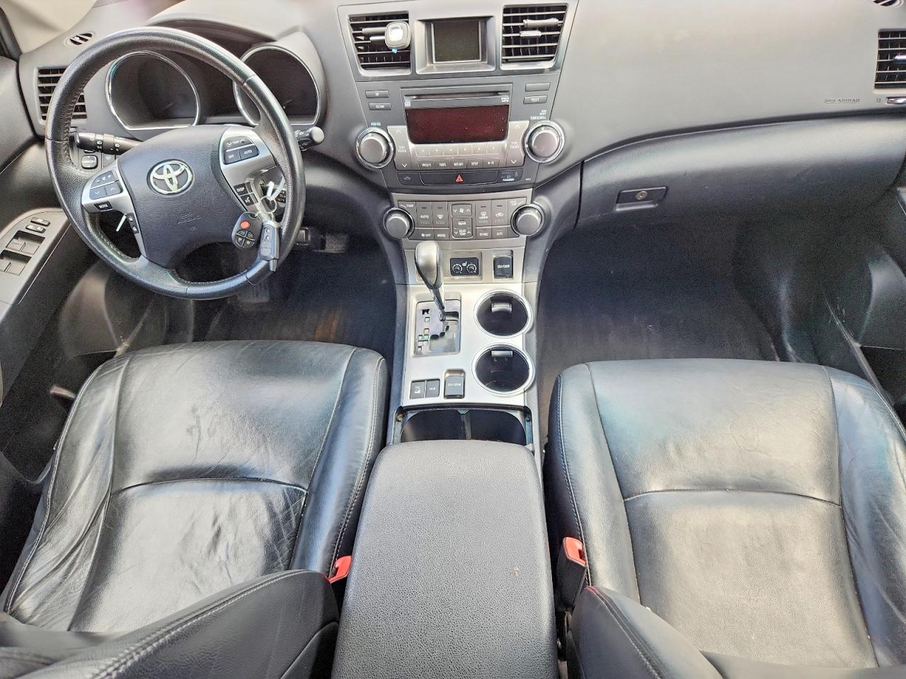 2011 Toyota Highlander Base White vin: 5TDBK3EH7BS042183