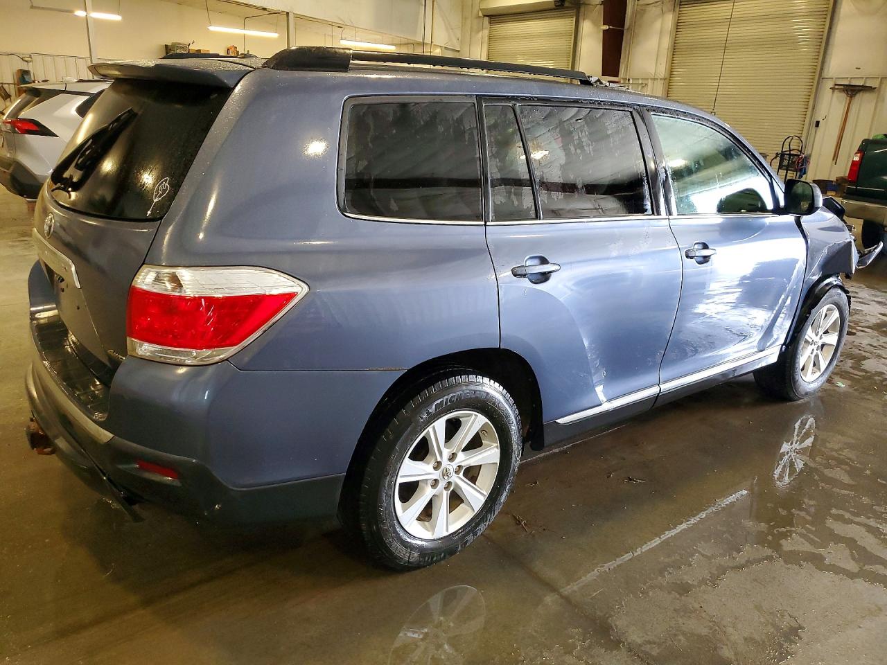 2011 Toyota Highlander Base Blue vin: 5TDBK3EH7BS066077
