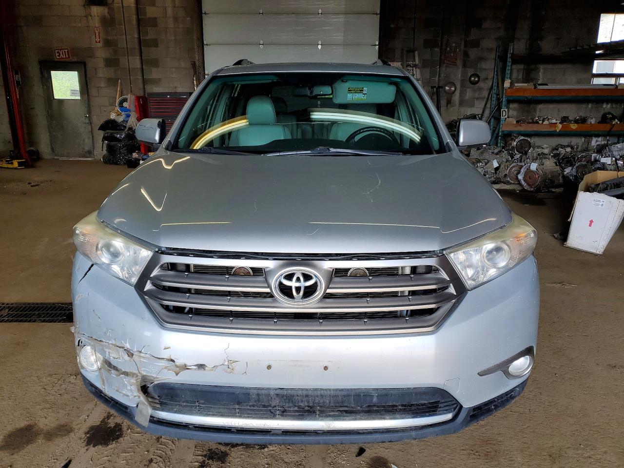 2011 Toyota Highlander Se Серебряный vin: 5TDBK3EH7BS084160