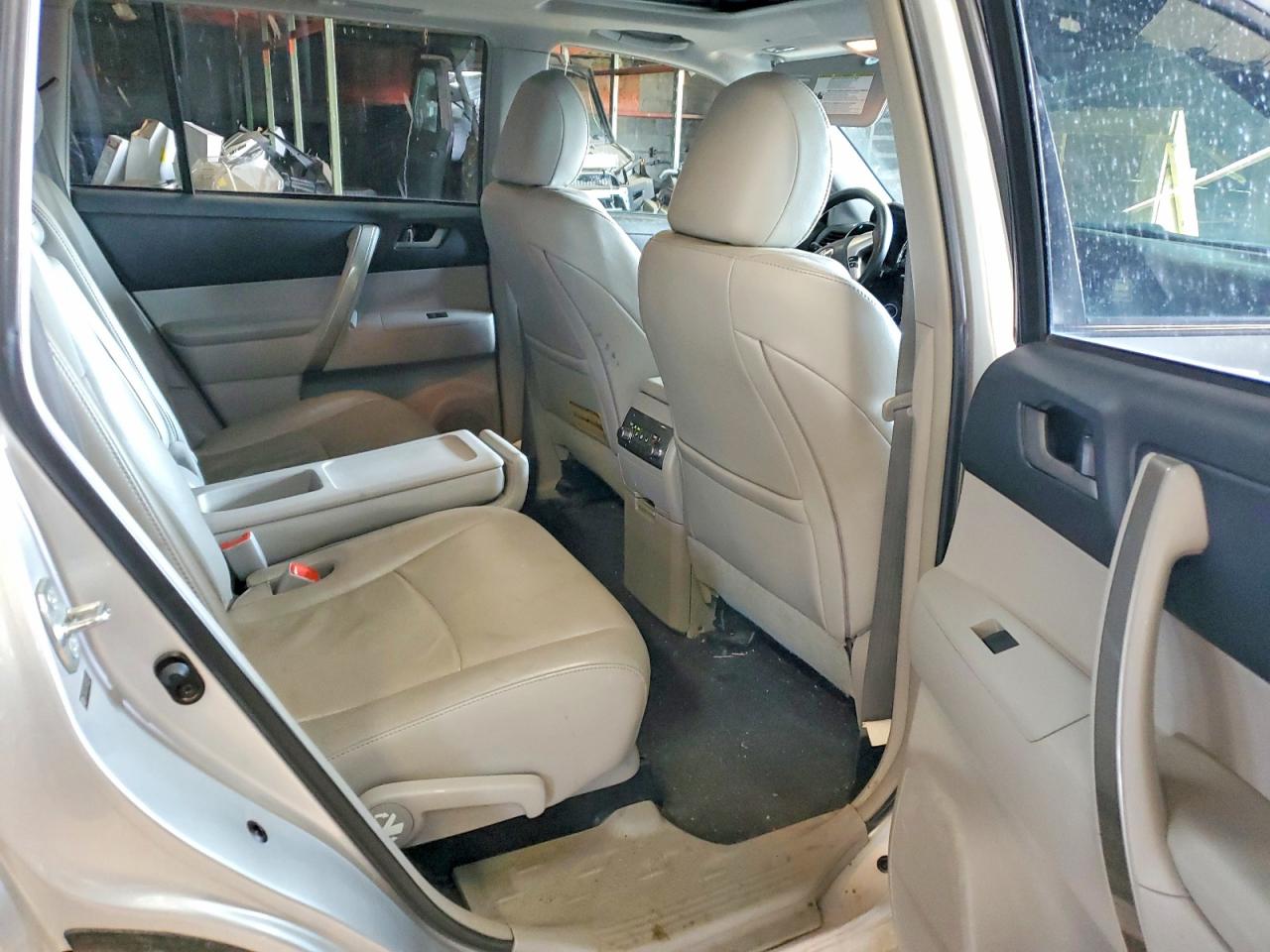 2011 Toyota Highlander Se Серебряный vin: 5TDBK3EH7BS084160