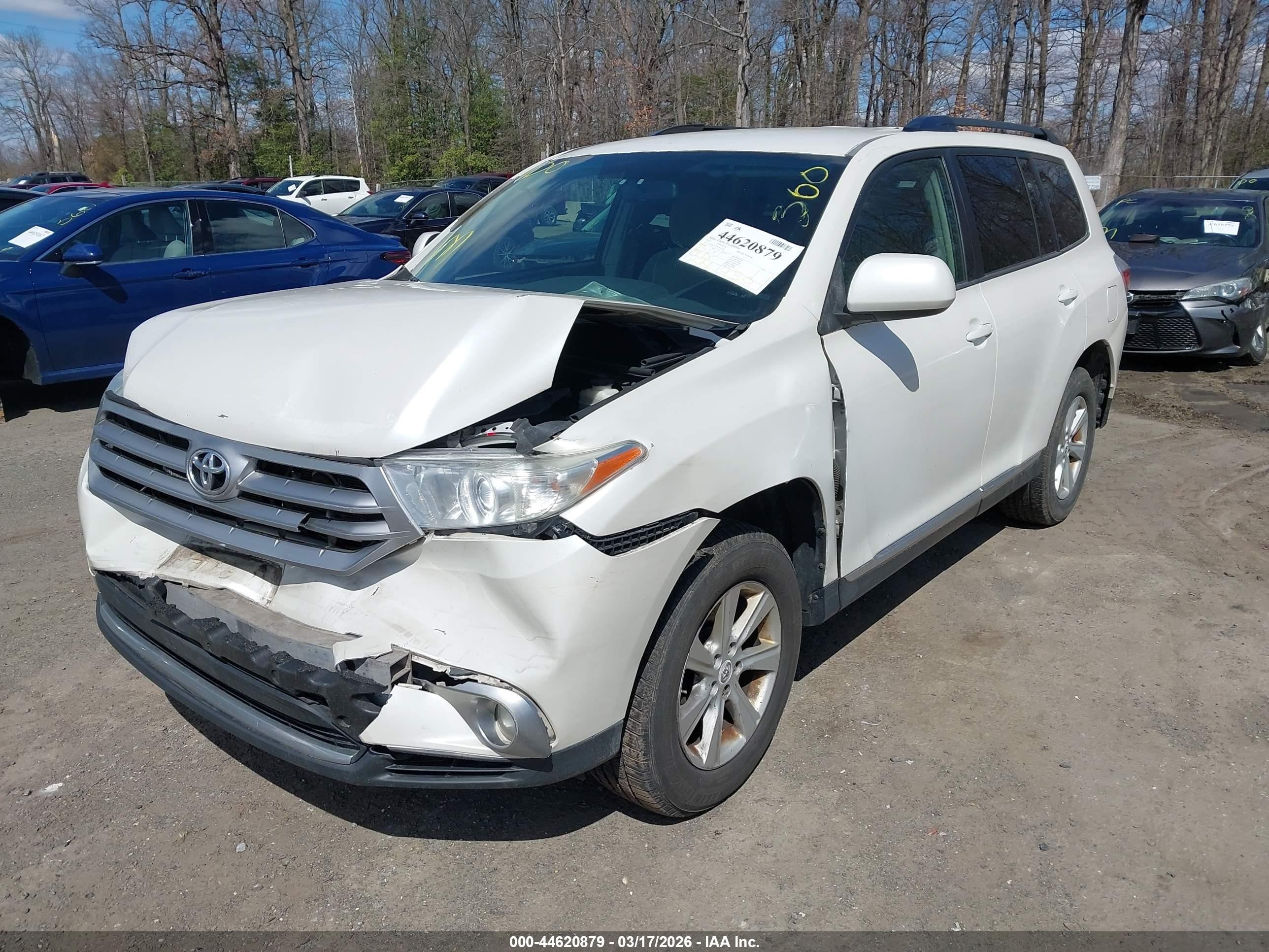 2012 Toyota Highlander Base V6 White vin: 5TDBK3EH7CS102187