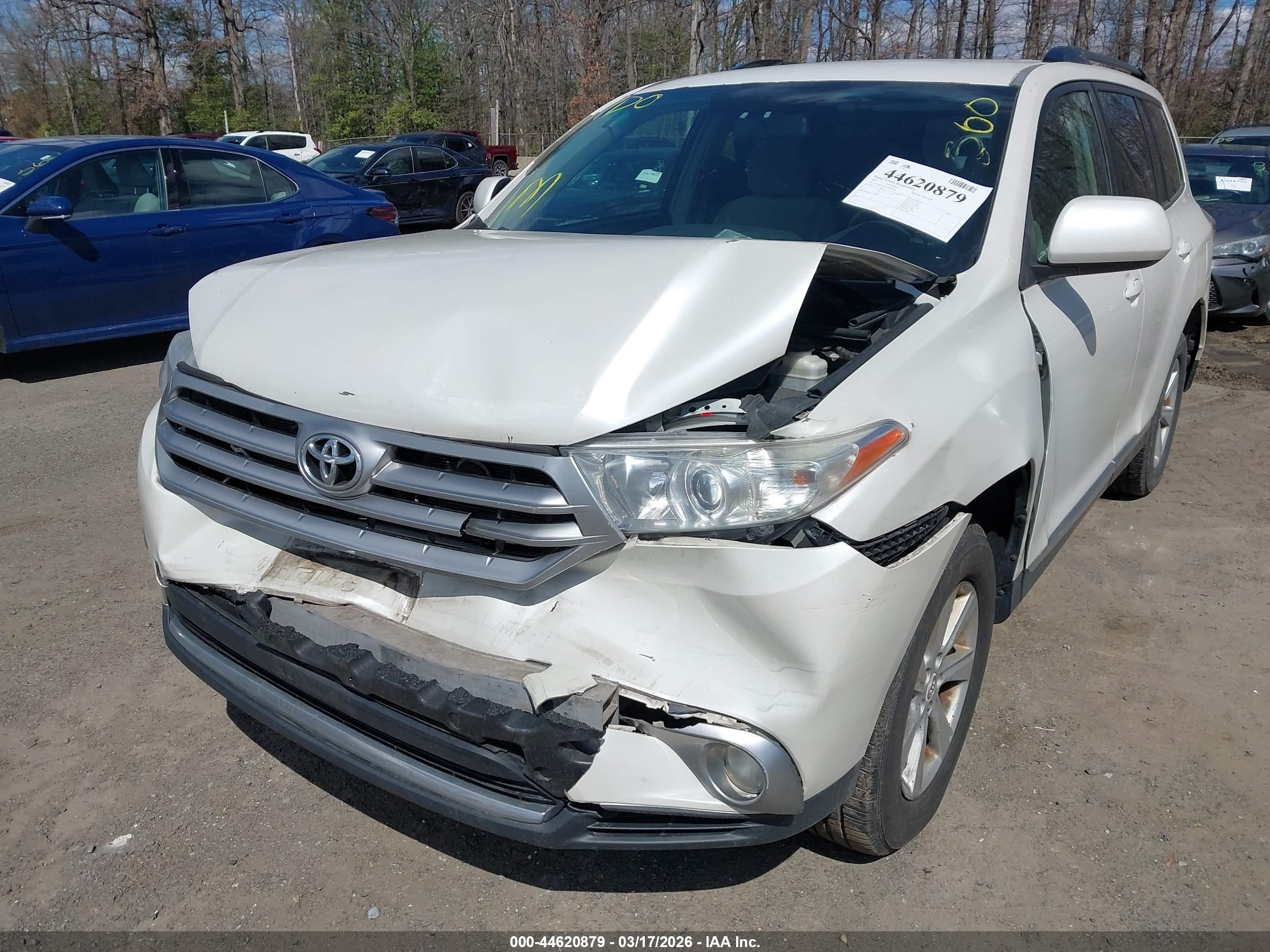 2012 Toyota Highlander Base V6 White vin: 5TDBK3EH7CS102187
