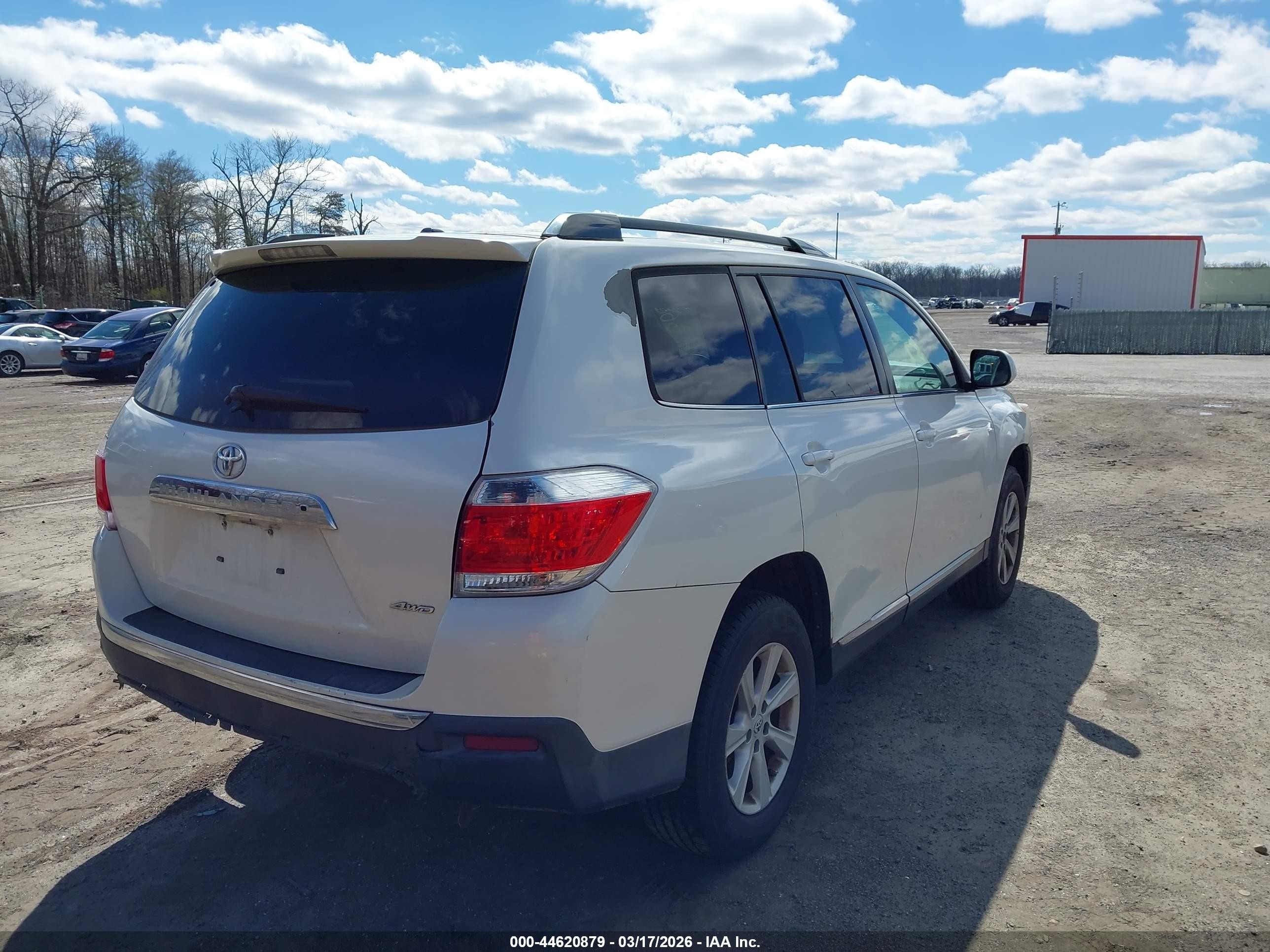 2012 Toyota Highlander Base V6 White vin: 5TDBK3EH7CS102187