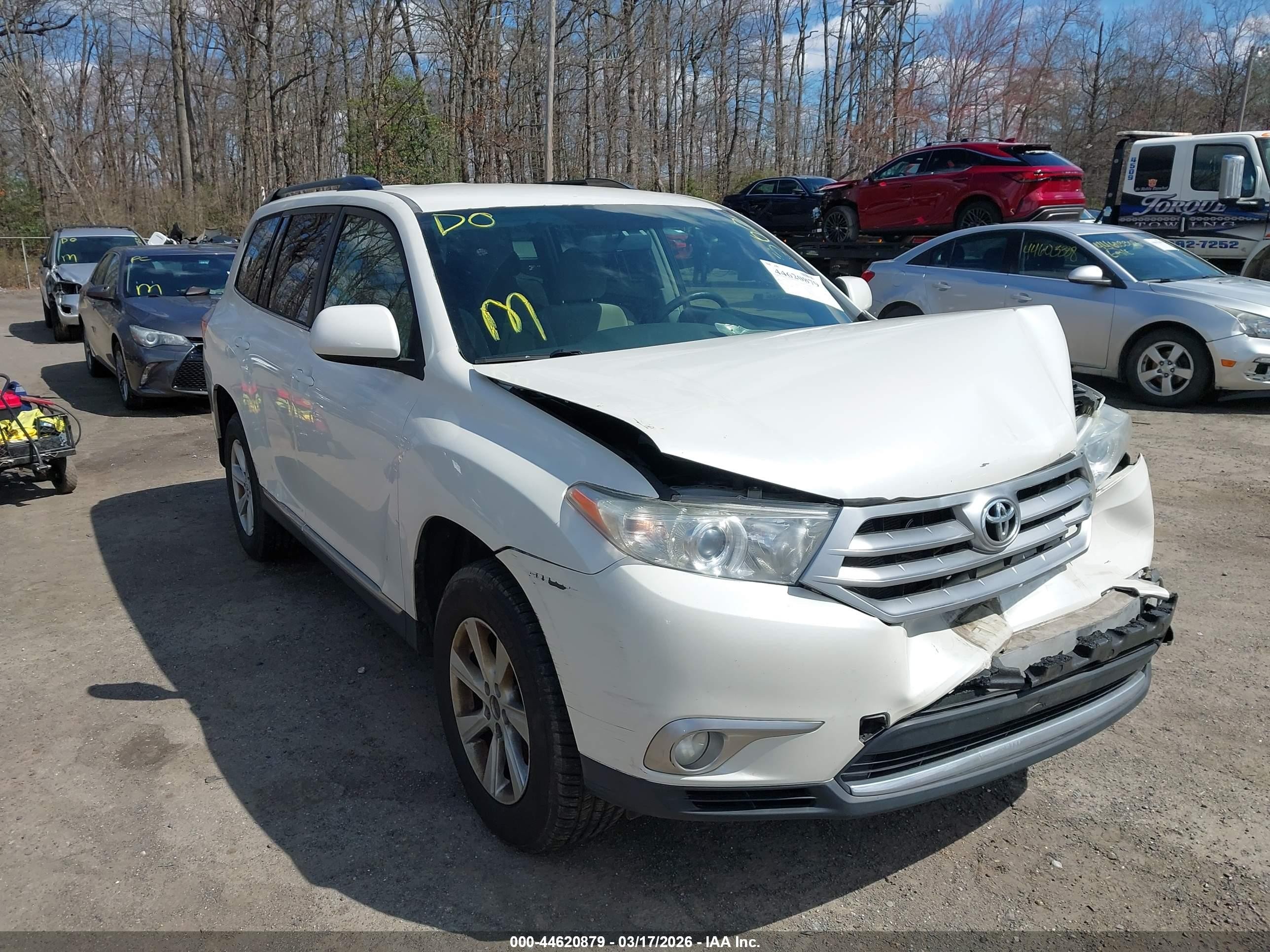 2012 Toyota Highlander Base V6 White vin: 5TDBK3EH7CS102187