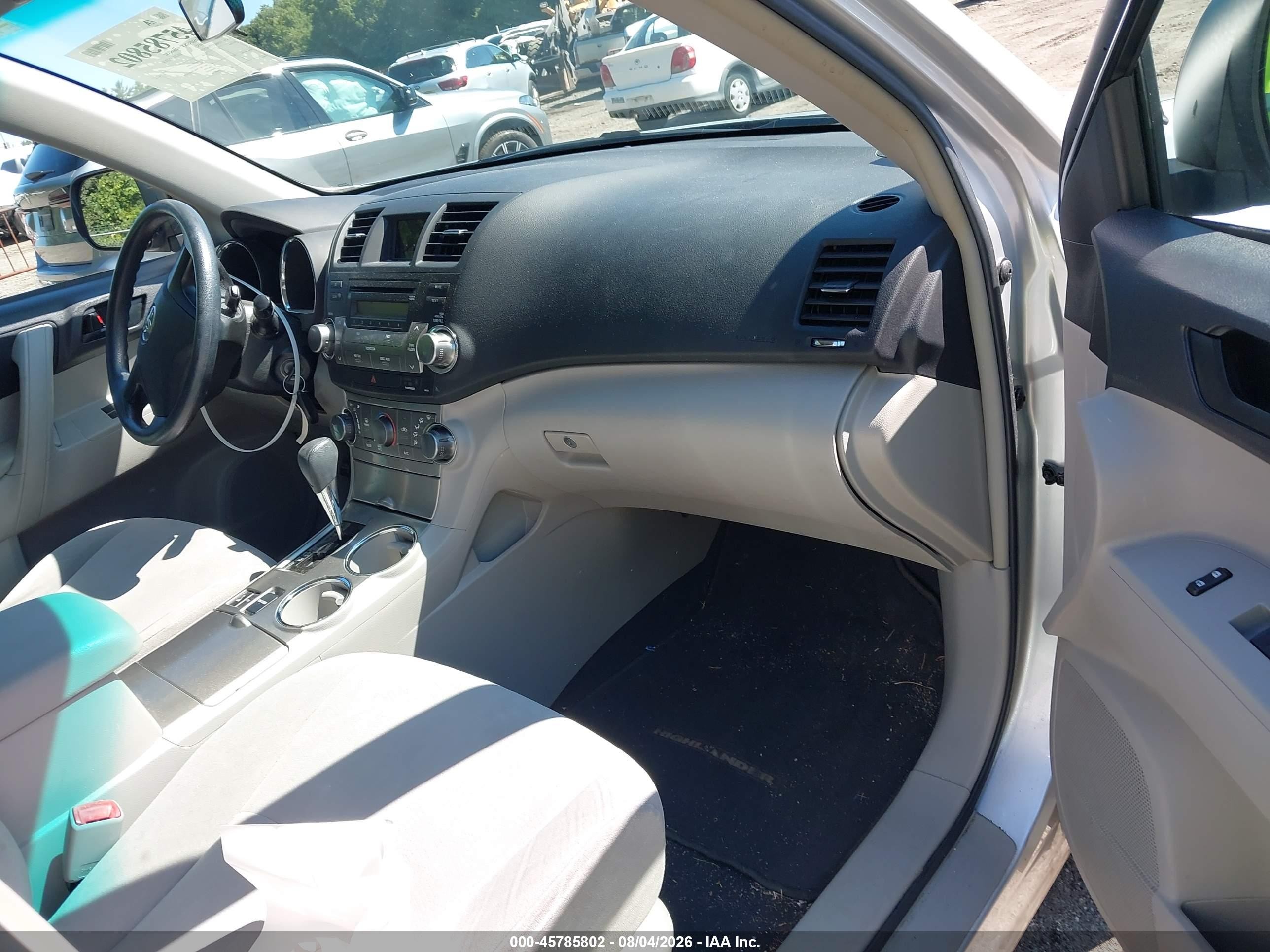 2012 Toyota Highlander Base V6 Silver vin: 5TDBK3EH7CS129258
