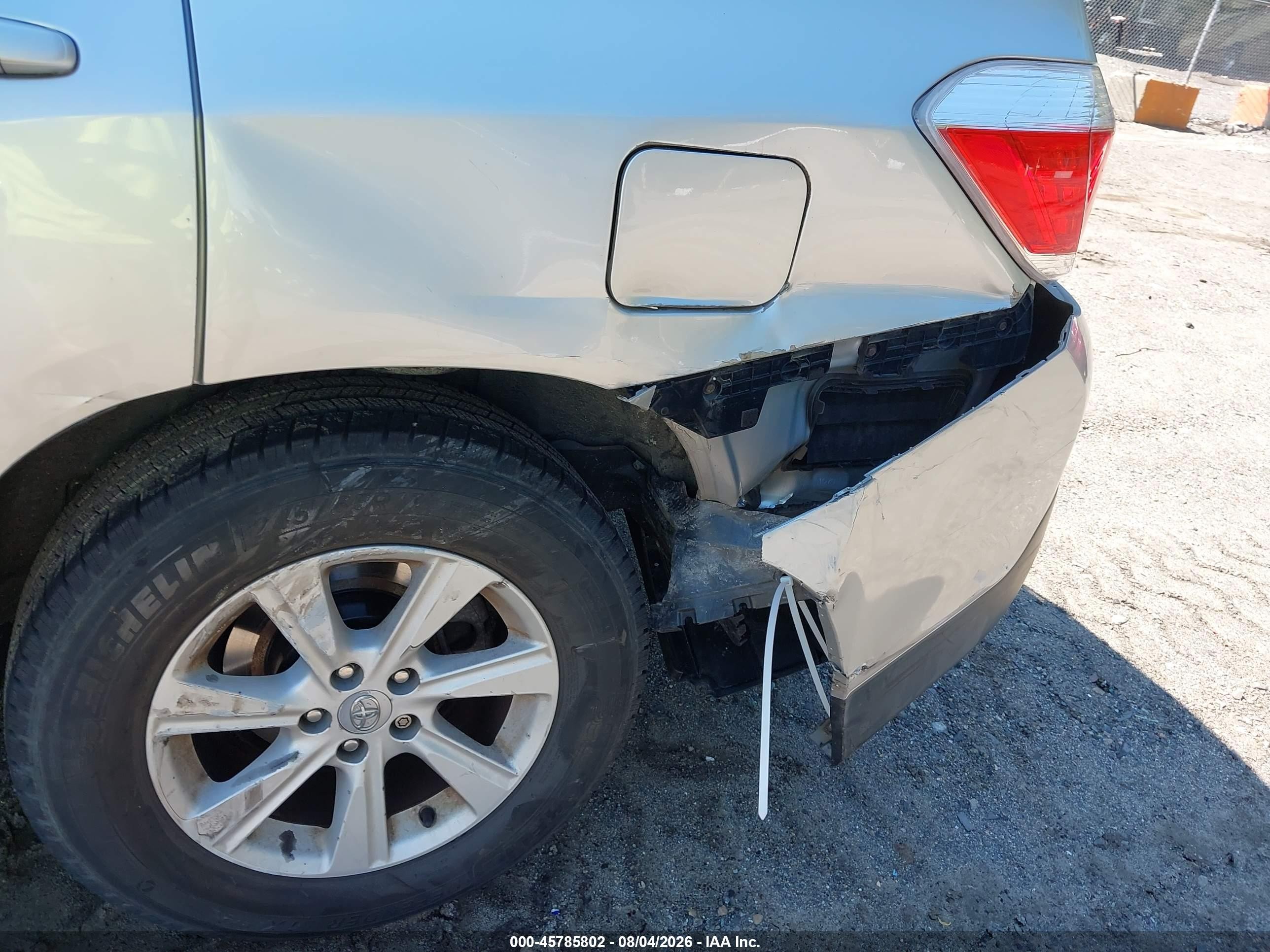 2012 Toyota Highlander Base V6 Silver vin: 5TDBK3EH7CS129258