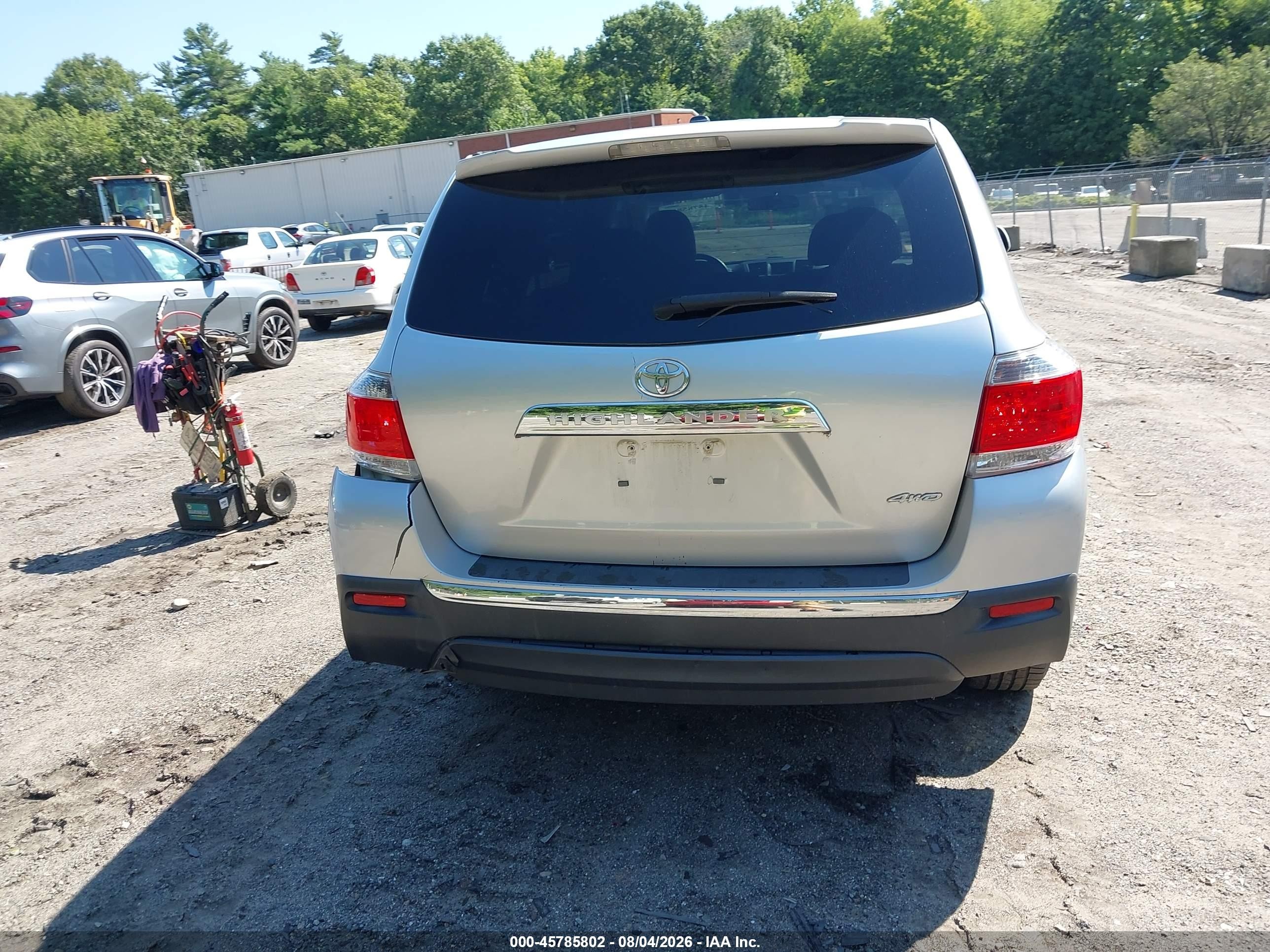 2012 Toyota Highlander Base V6 Silver vin: 5TDBK3EH7CS129258