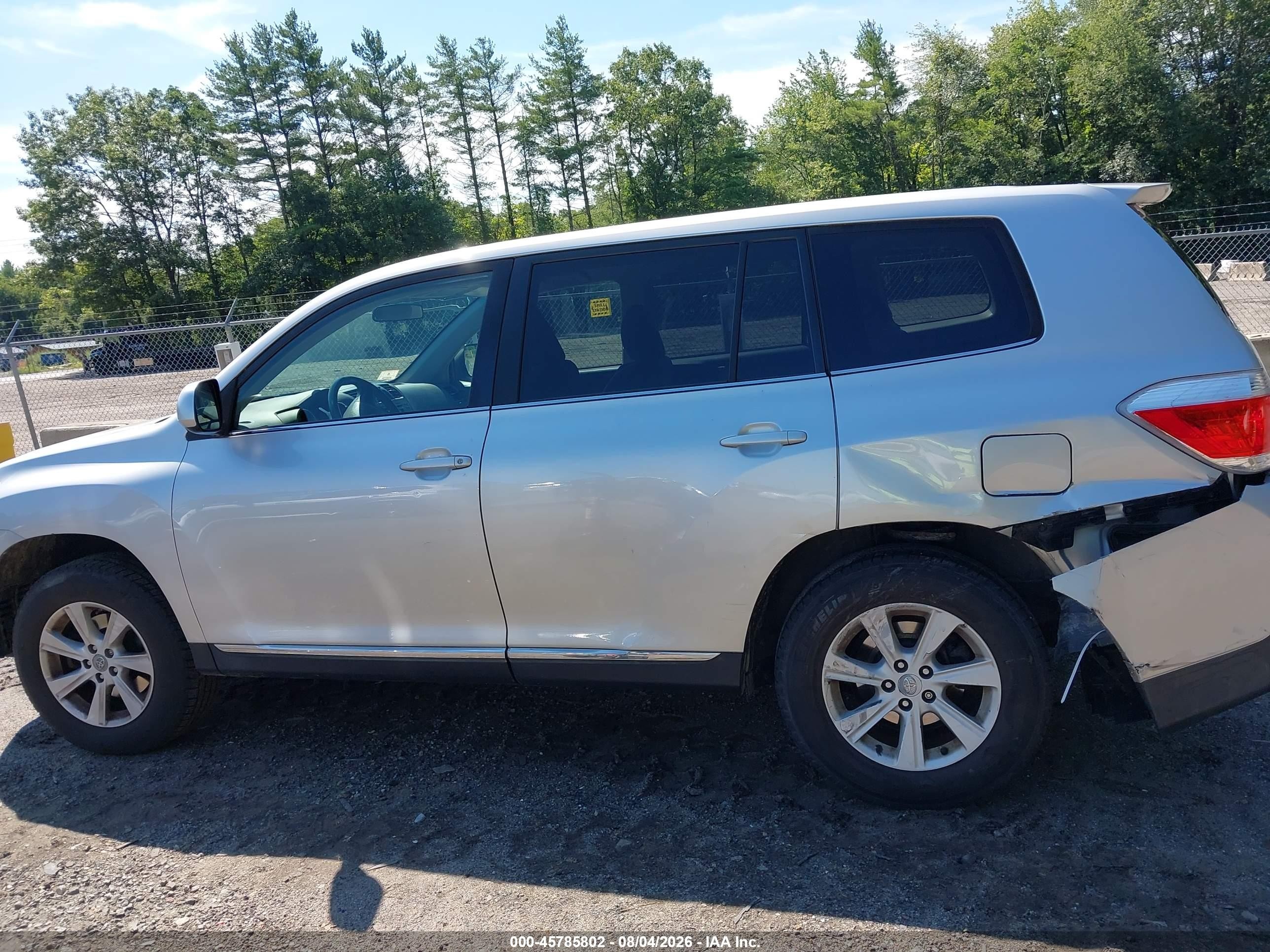 2012 Toyota Highlander Base V6 Silver vin: 5TDBK3EH7CS129258