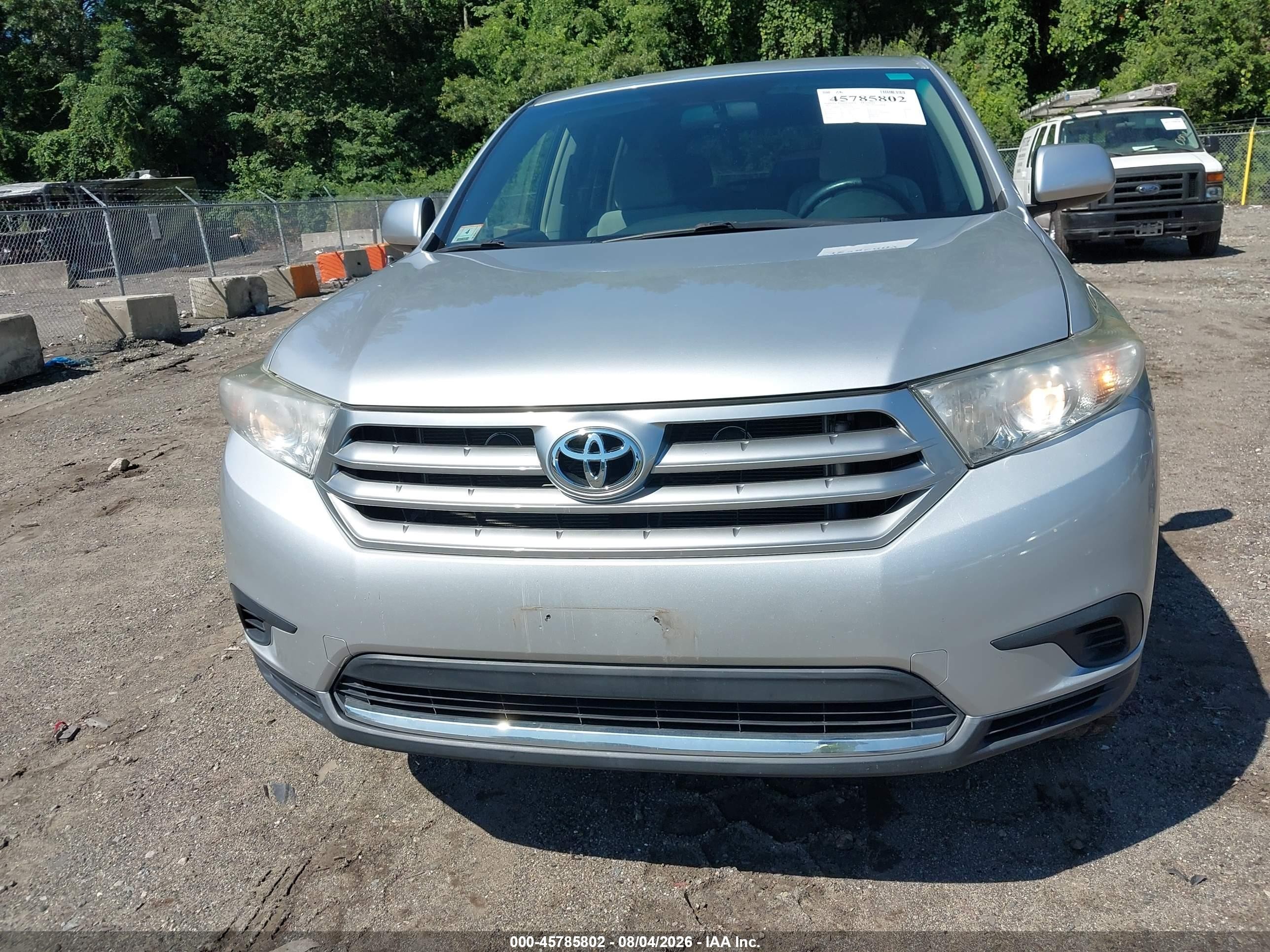 2012 Toyota Highlander Base V6 Silver vin: 5TDBK3EH7CS129258