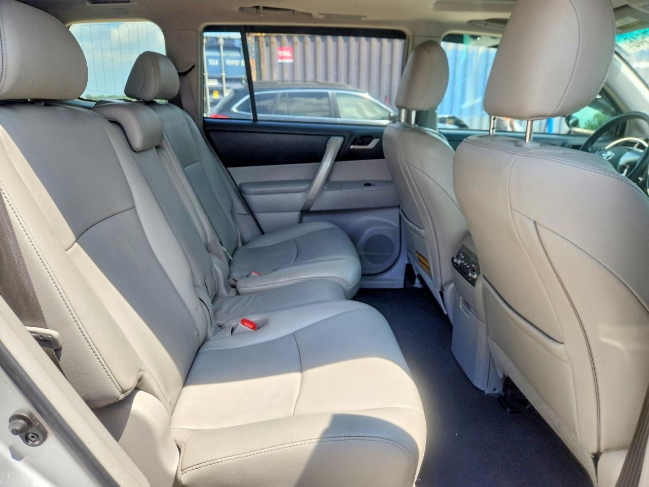 2012 Toyota Highlander Se Серебряный vin: 5TDBK3EH7CS154063