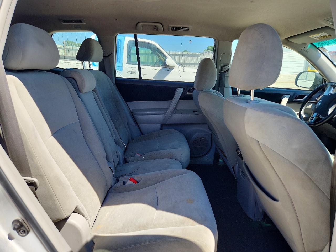 2012 Toyota Highlander Base Silver vin: 5TDBK3EH7CS154113
