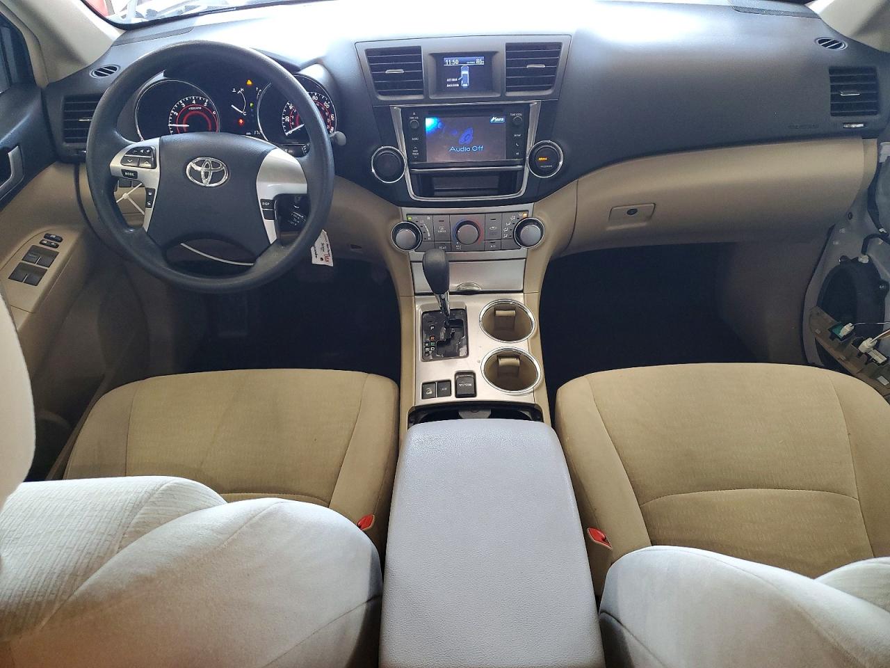 2013 Toyota Highlander Plus White vin: 5TDBK3EH7DS183452