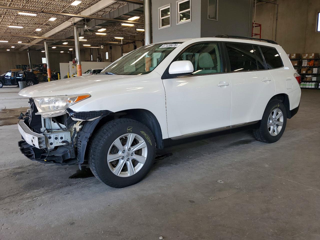 2013 Toyota Highlander Plus White vin: 5TDBK3EH7DS183452