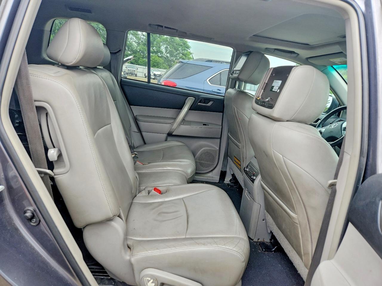 2013 Toyota Highlander Se Серый vin: 5TDBK3EH7DS199795