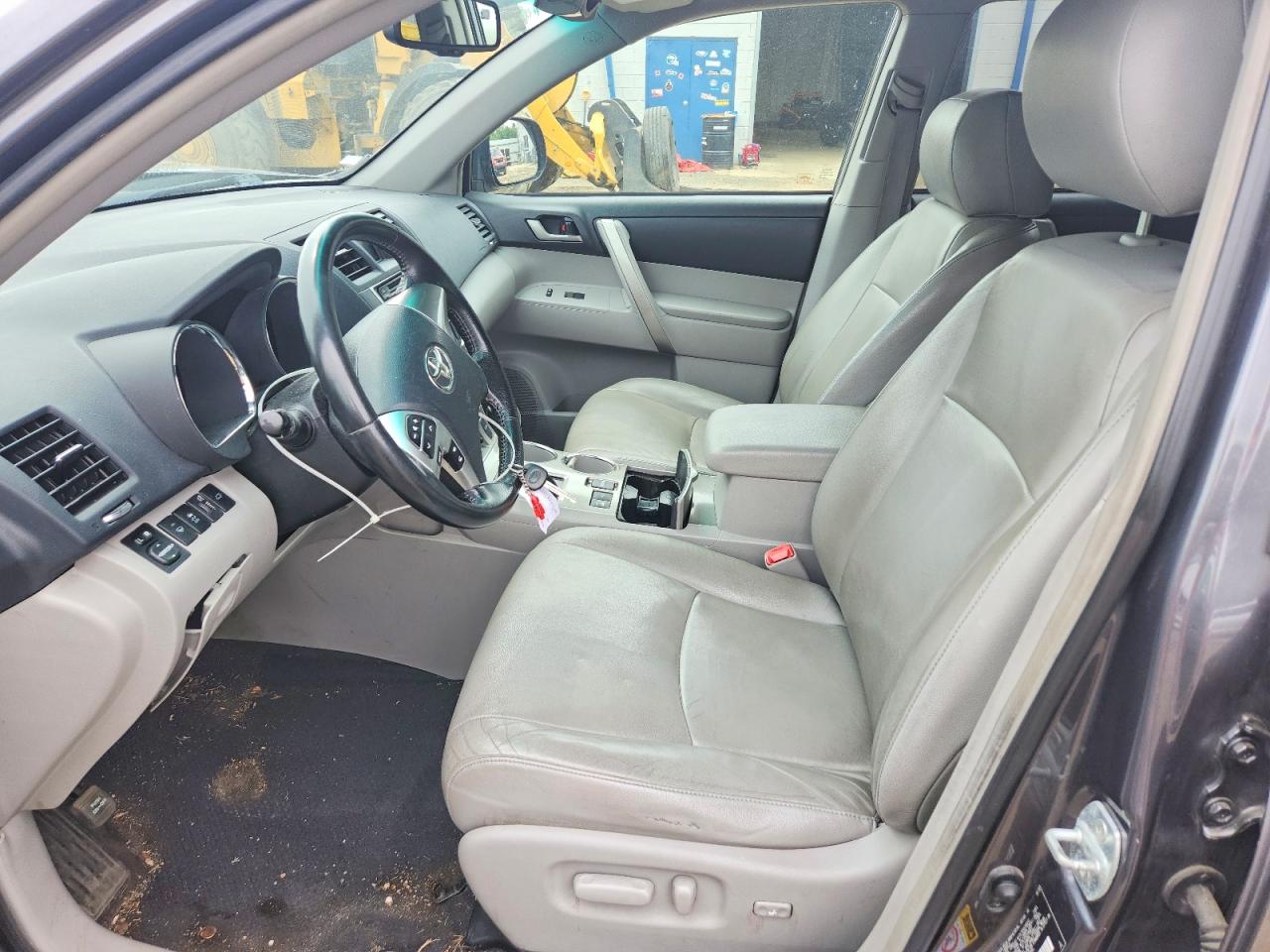 2013 Toyota Highlander Se Серый vin: 5TDBK3EH7DS199795