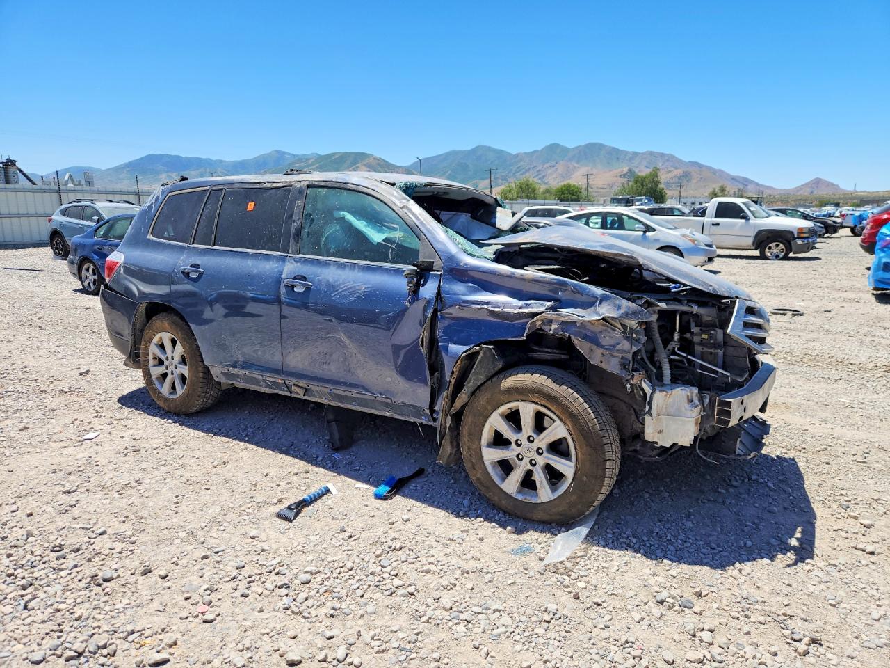 2013 Toyota Highlander Plus Blue vin: 5TDBK3EH7DS218720