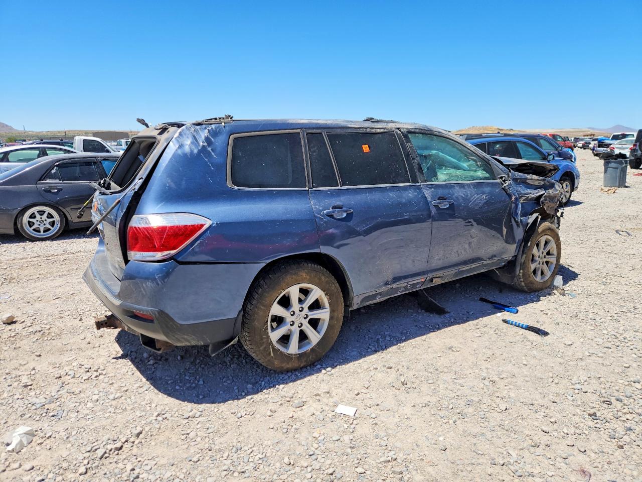 2013 Toyota Highlander Plus Blue vin: 5TDBK3EH7DS218720